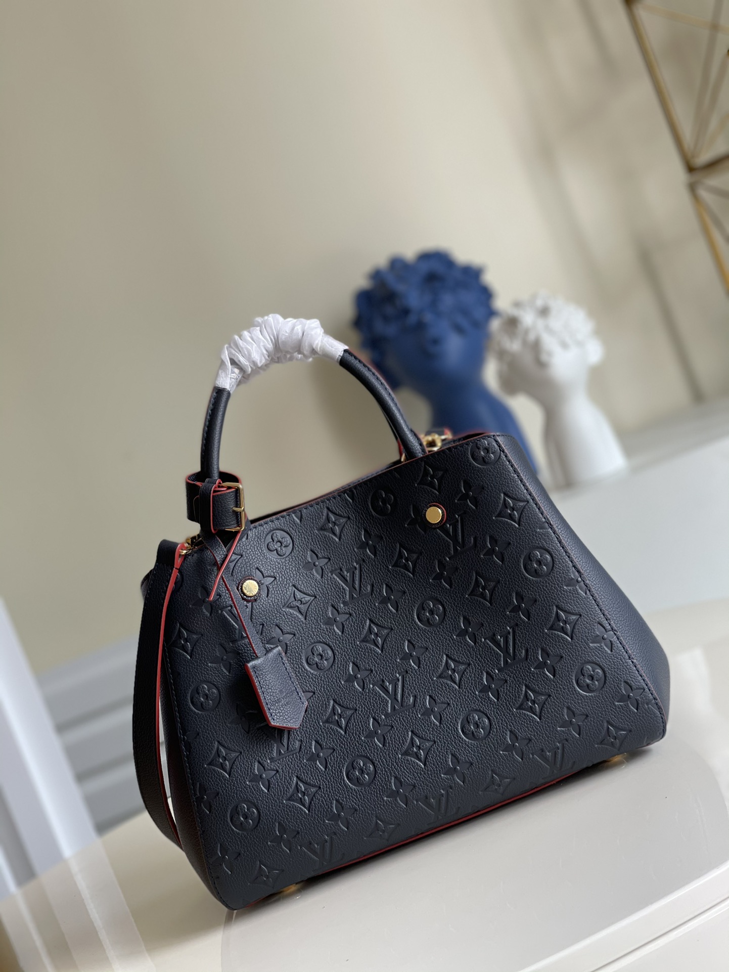 NO:397023,[Exclusive real photo M41048 Navy Blue] montaigne 33cm Montaigne channel products We target customers are never friends who never buy counters. We just ask you to compare the authentic counters. Size 33cm J., LV [original leather], louis vuitton19860909【独家实拍M41048海军蓝】montaigne 33cm蒙田 渠道品 我们针对的客户永远不是从不买专柜的朋友 我们只求你拿专柜正品来对比 尺寸33cm J.,LV【原厂皮】,louis vuitton,Bag