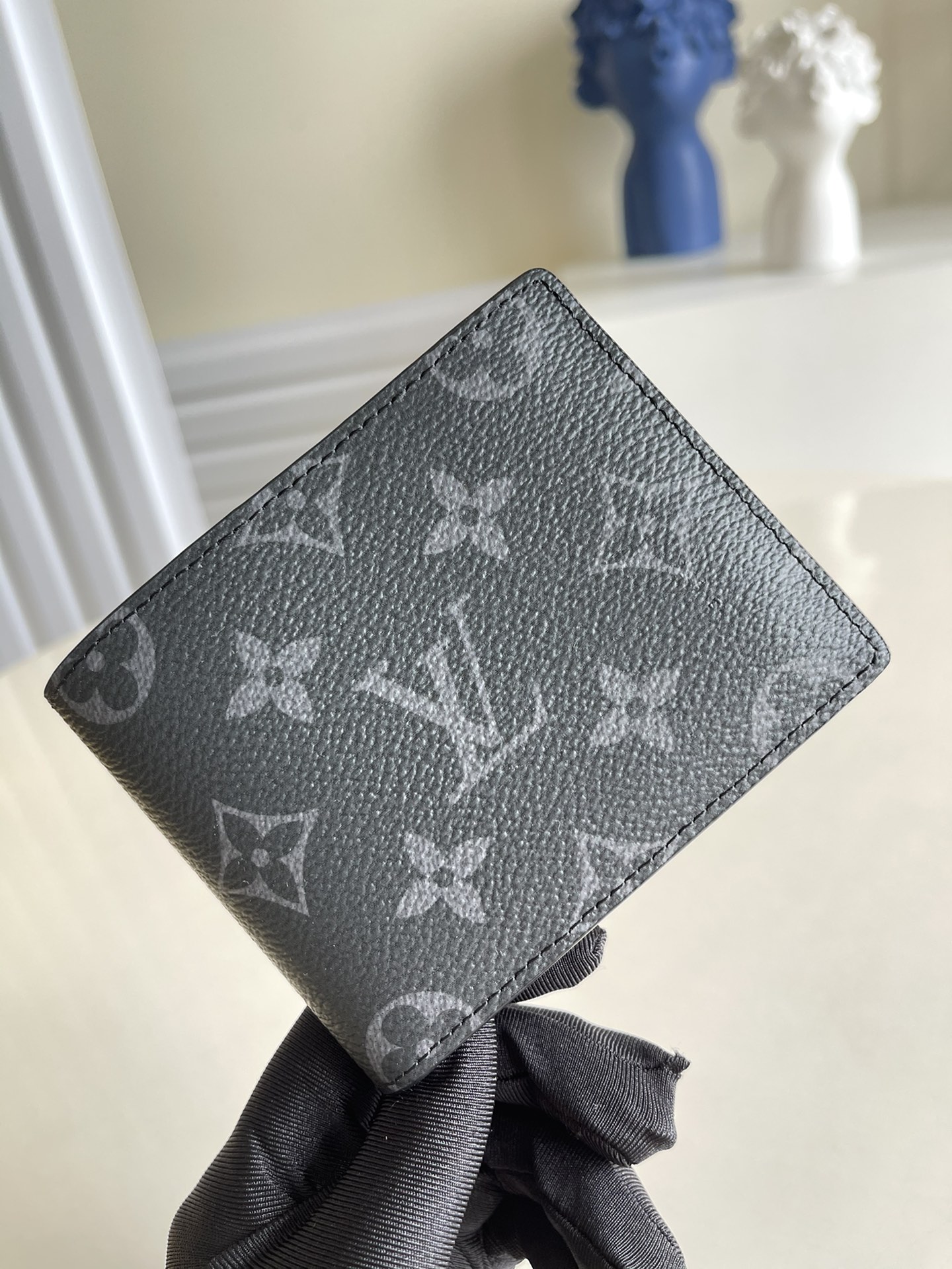 NO:397027,【Exclusive real photo M62294 black flower】SLENDER wallet is made of masculine Monogram Eclipse canvas fabric. This Slender wallet is compact and slim. It can hold all essentials and can easily fit into front and rear pockets. 11.0x 9.0x 2.0 cm (Length x Height x Width) v.,LV [Original Leather],louis vuitton19860909【独家实拍M62294 黑花】SLENDER 钱夹 由风格阳刚的Monogram Eclipse帆布面料裁制而成,此款Slender钱夹小巧而纤薄.可容纳所有必需品,并可轻松装入前后口袋.11.0x 9.0x 2.0 cm (长x 高x 宽) v.,LV【原厂皮】,louis vuitton,Bag