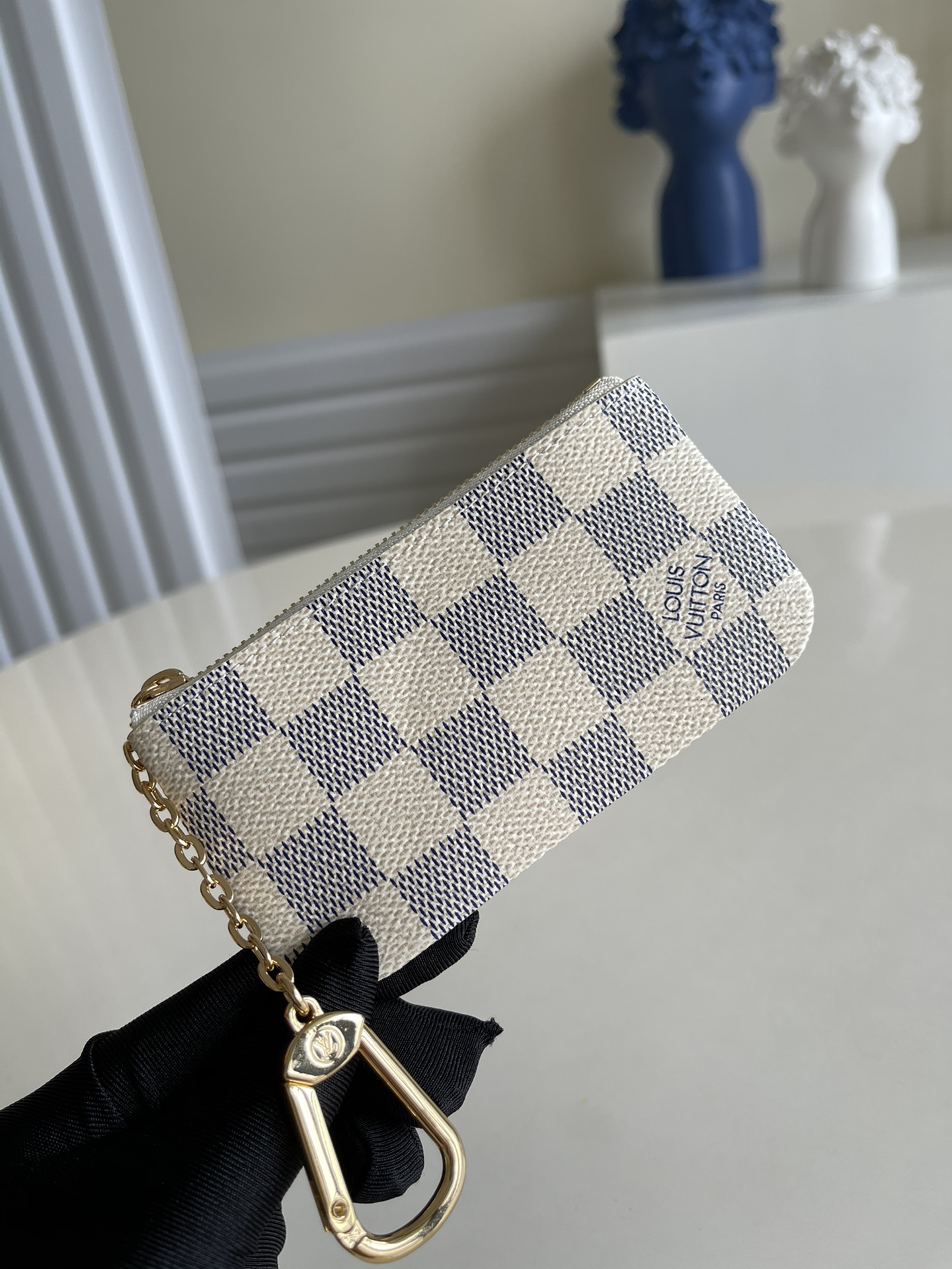 NO:397020,[Exclusive real photo N62659 white grid] Elegant and practical small leather bag, for use with change and keys, can be easily placed in handbags or clothes pockets. Size 12.0 x 7.0 cm y., LV [original leather], louis vuitton19860909【独家实拍N62659白格】雅致又实用的小皮包,供放零钱和钥匙之用,可轻易放到手袋或衣服口袋.尺寸12.0 x 7.0 cm y.,LV【原厂皮】,louis vuitton,Bag
