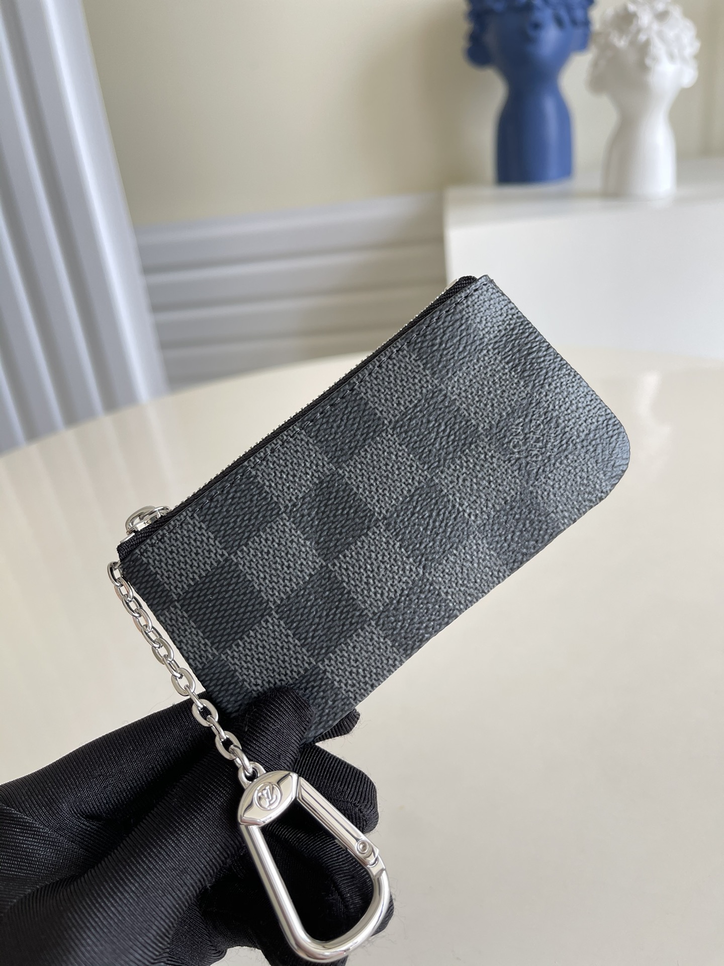 NO:397022,[Exclusive real photo N62657 Black] Elegant and practical small leather bag, for use with change and keys, can be easily placed in handbags or clothes pockets. Size 12.0 x 7.0 cm y., LV [original leather], louis vuitton19860909【独家实拍N62657黑格】雅致又实用的小皮包,供放零钱和钥匙之用,可轻易放到手袋或衣服口袋.尺寸12.0 x 7.0 cm y.,LV【原厂皮】,louis vuitton,Bag