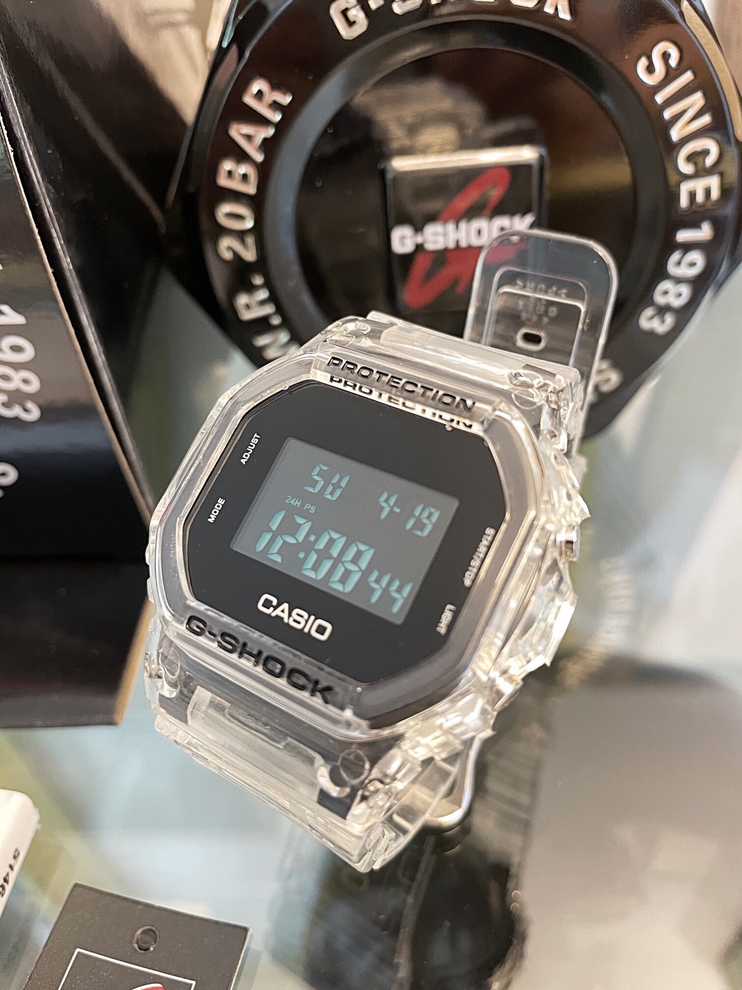 Casio DW5600 Ice-Resilient 2.0 Series: Stylish and Durable Translucent Watch - 图片 4