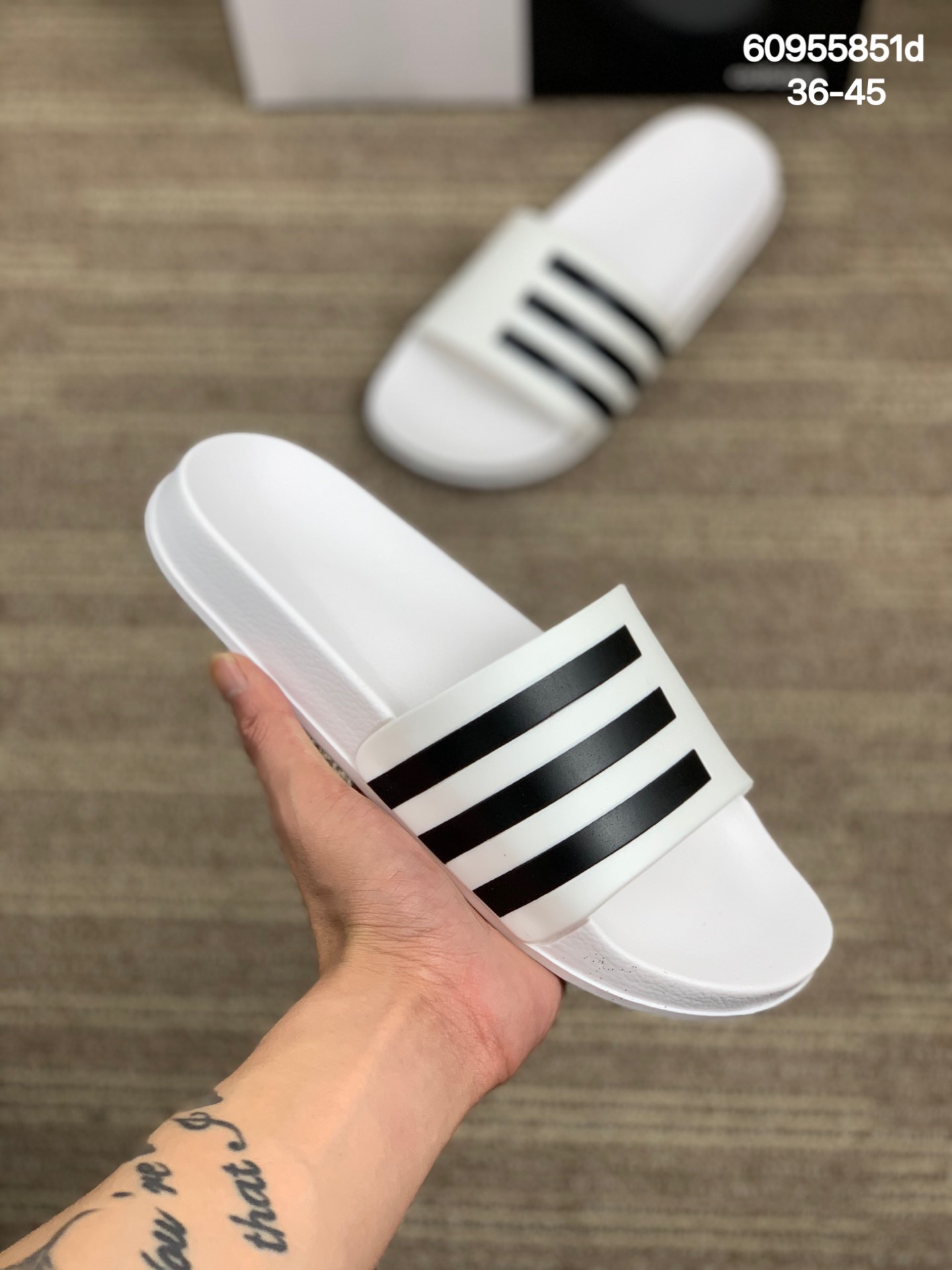 
Adilette Slide