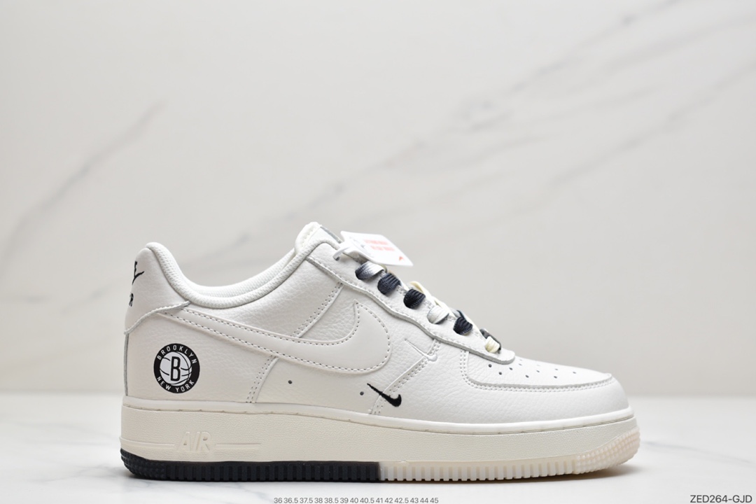 260 海外限量发售  Nike Air Force 1 Low ’07 “米黑白”布鲁克林篮网城市限定低帮空军一号休闲板鞋  CT1989-107