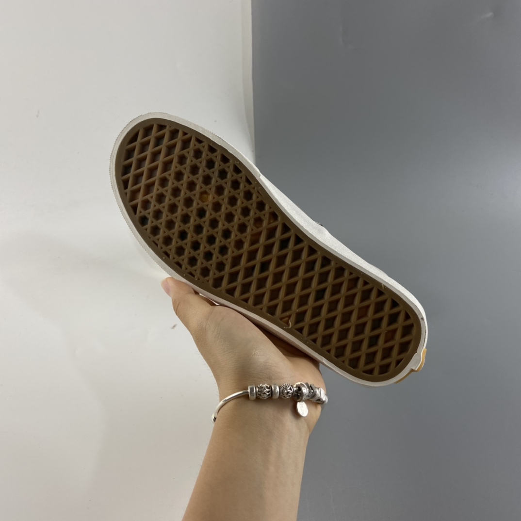 P150  VANS Authentic SF 笑脸印花彩色底环保 帆布板鞋 VN0A3MU642C