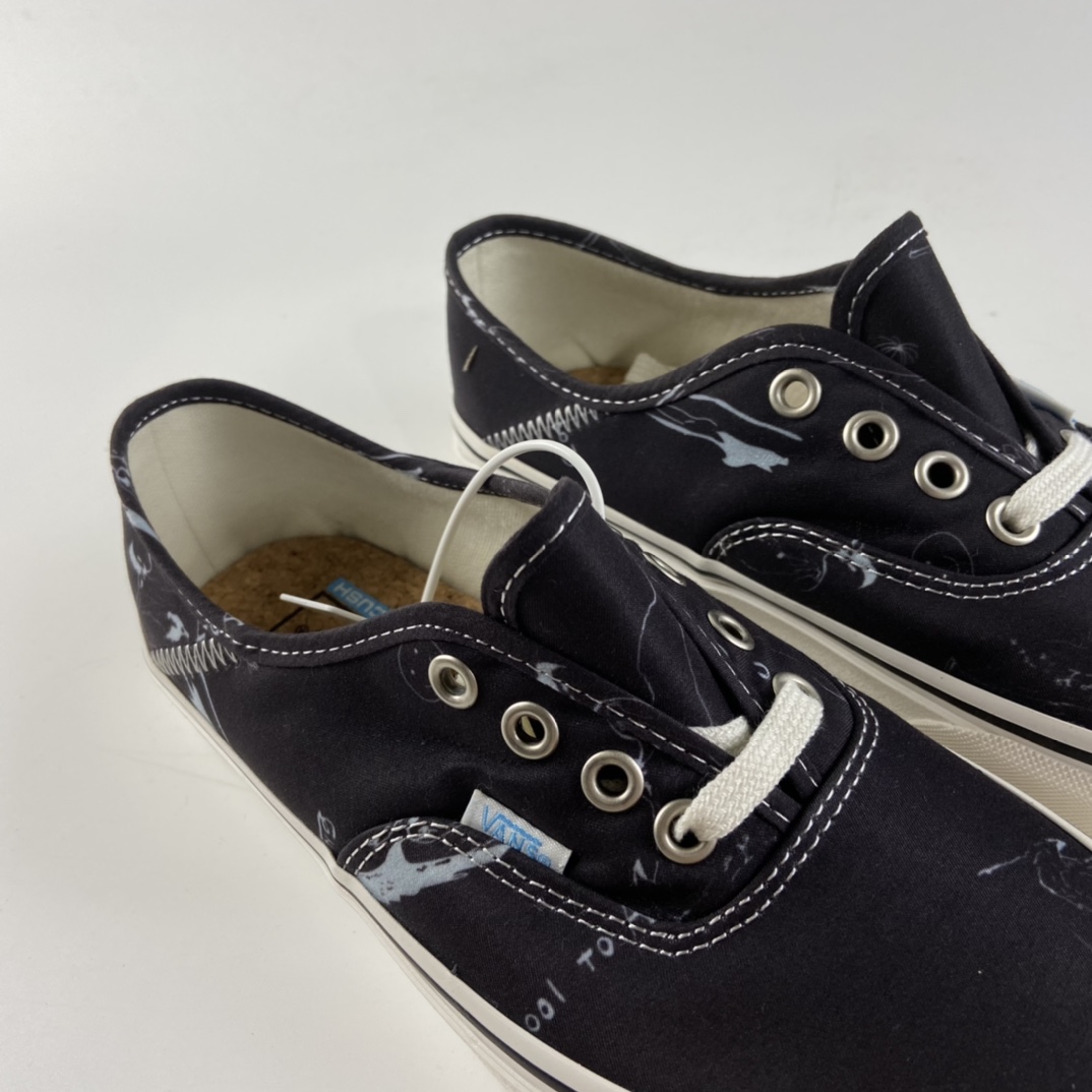 P150  VANS Authentic SF 笑脸印花彩色底环保 帆布板鞋 VN0A3MU642C