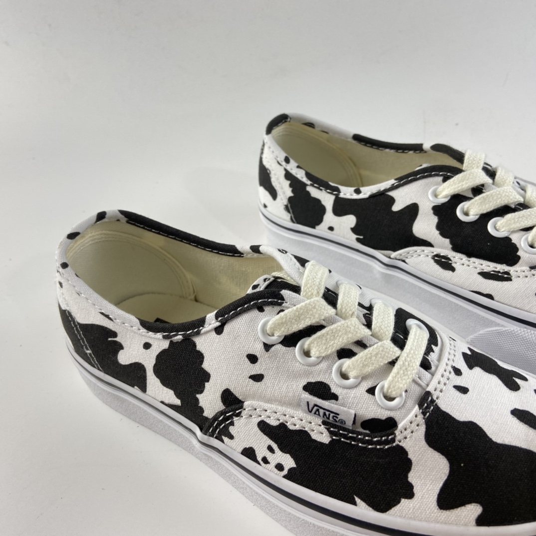 P150 Vans Authentic 万斯安纳海姆黑白奶牛 VN0A40E5NNA