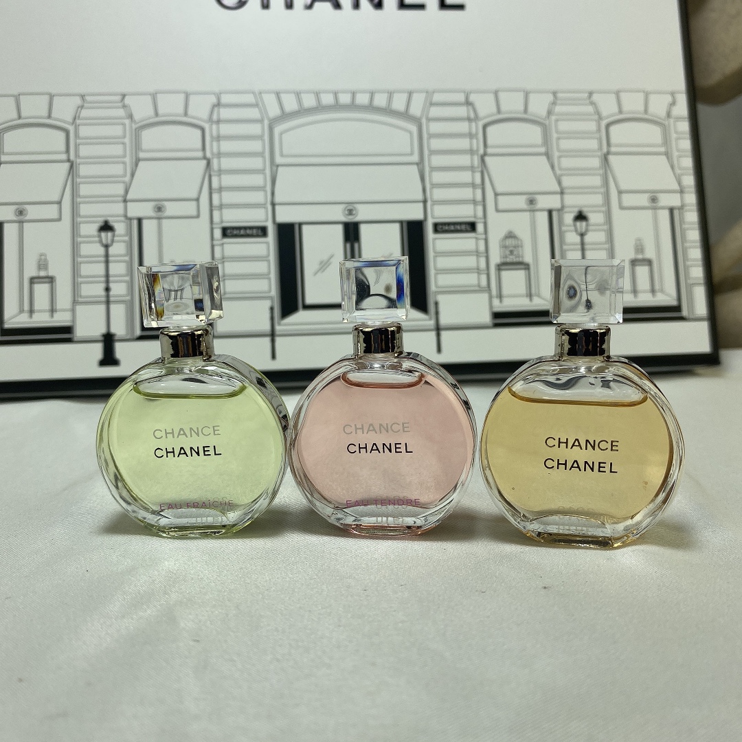 Chanel Miniature Perfume Set: 8 Iconic Fragrances in a Giftable Collection 9 i1623309655 1655 7