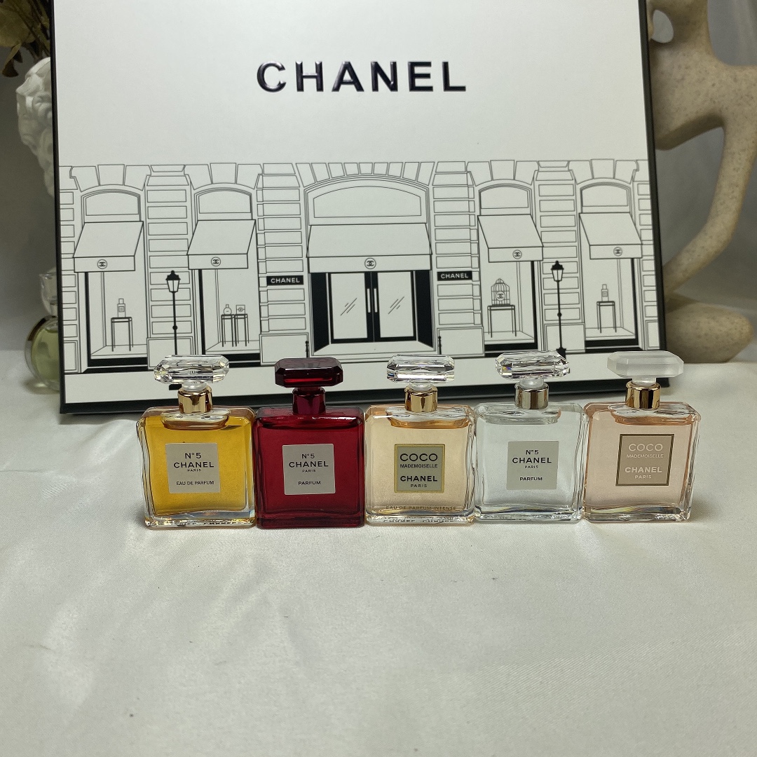 Chanel Miniature Perfume Set: 8 Iconic Fragrances in a Giftable Collection 10 i1623309655 4340 8