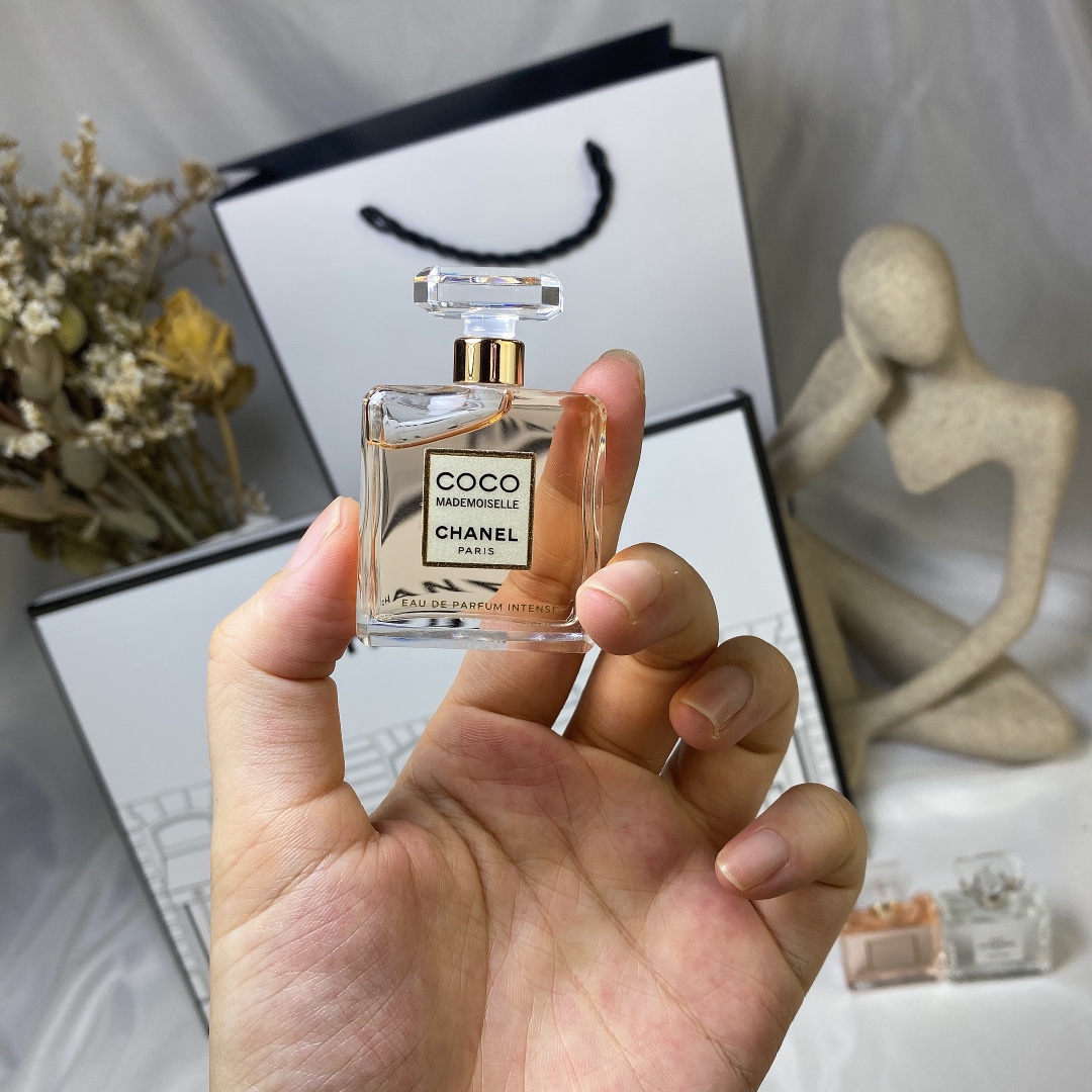 Chanel Miniature Perfume Set: 8 Iconic Fragrances in a Giftable Collection 7 i1623309655 4516 5