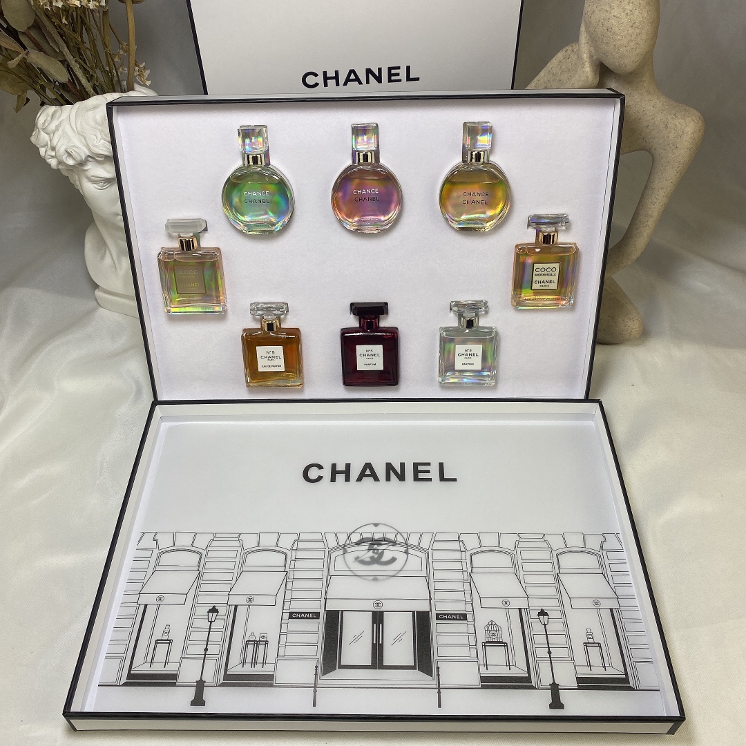 Chanel Miniature Perfume Set: 8 Iconic Fragrances in a Giftable Collection 2 i1623309655 4553 0