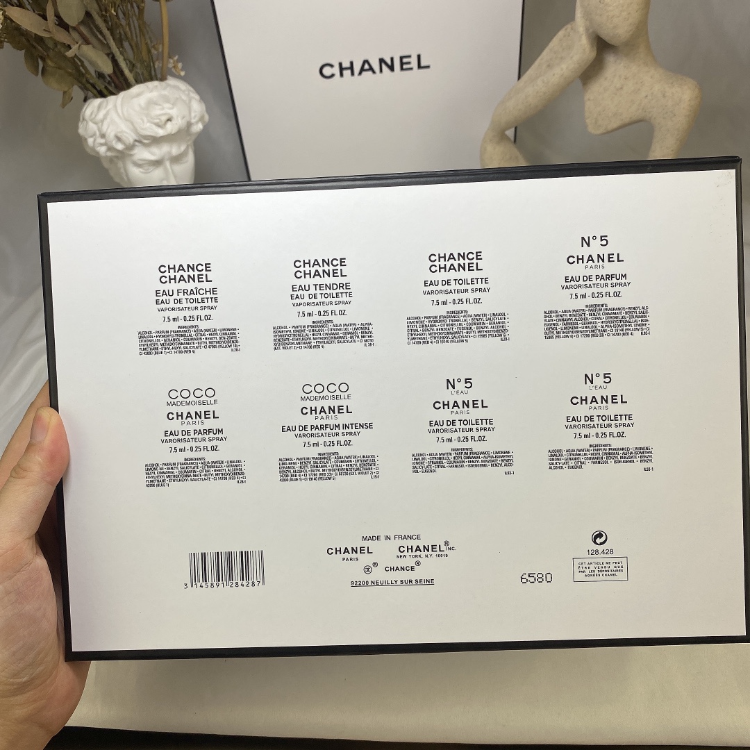 Chanel Miniature Perfume Set: 8 Iconic Fragrances in a Giftable Collection 8 i1623309655 5343 6