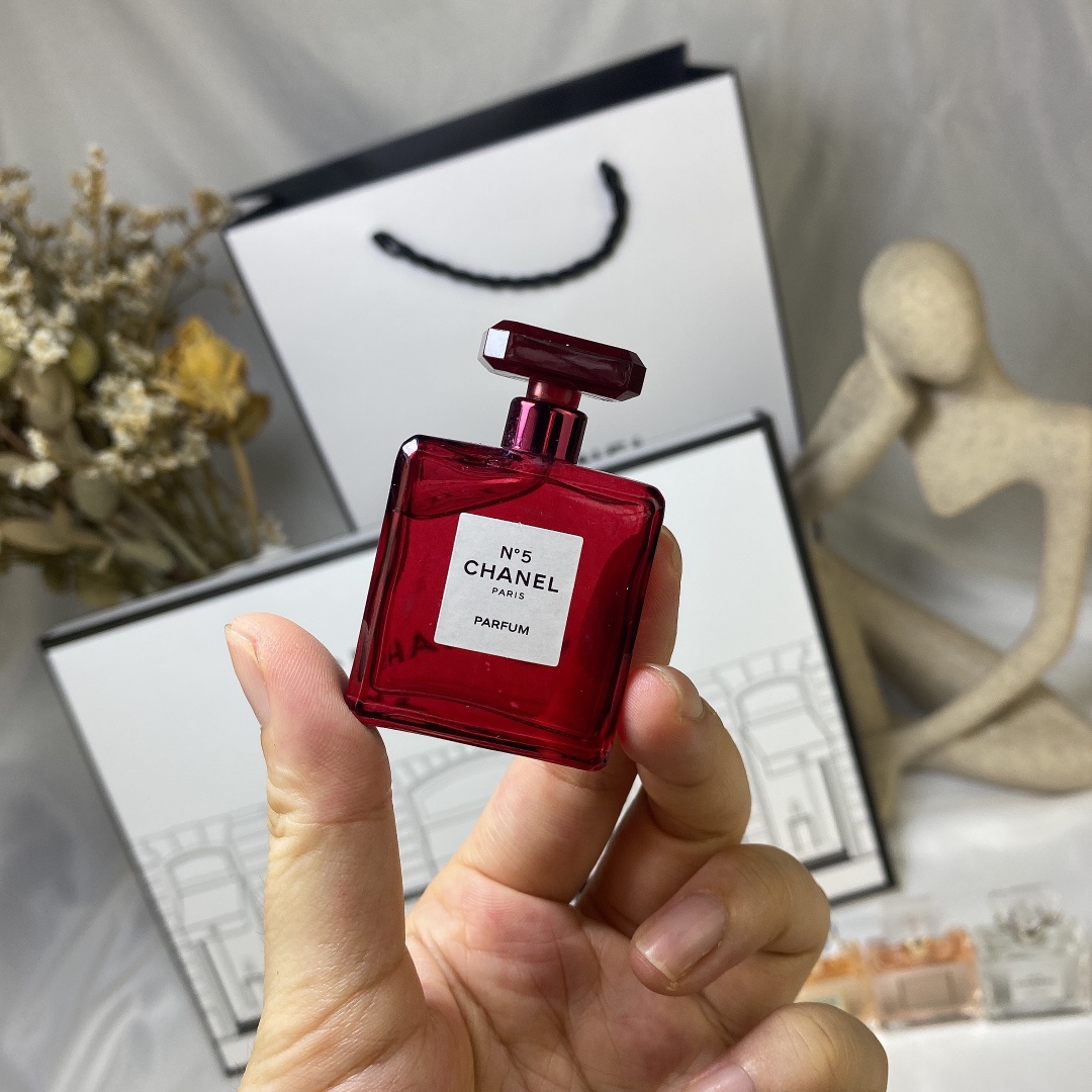 Chanel Miniature Perfume Set: 8 Iconic Fragrances in a Giftable Collection 6 i1623309655 6172 4