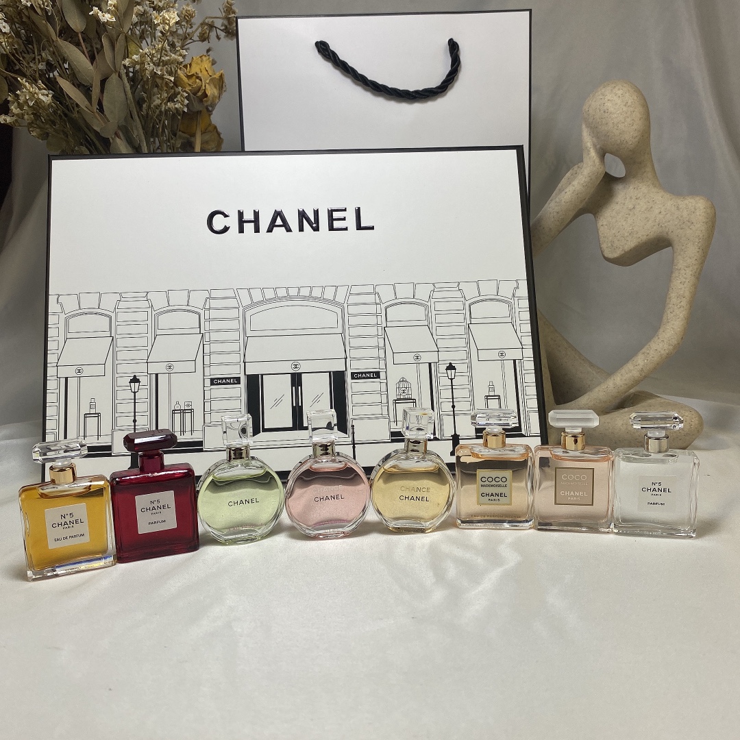 Chanel Miniature Perfume Set: 8 Iconic Fragrances in a Giftable Collection 4 i1623309655 9353 2