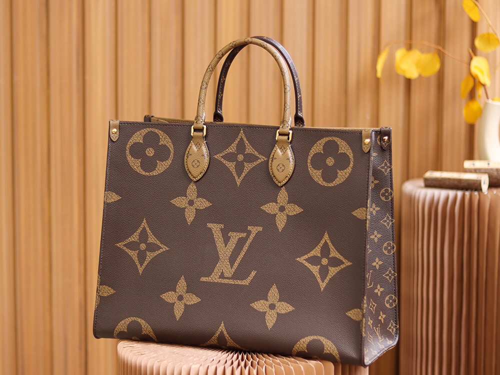 M44576 LV Onthego tote