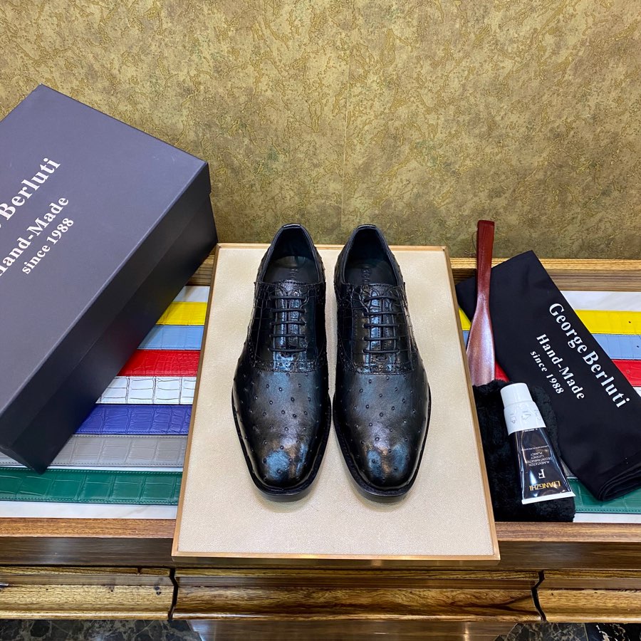 NO:356170,Berluti's latest official website [Thai crocodile belly paired with top-grade ostrich skin] originated from S [Pure Handmade] British nobles' royal luxury shoes, luxury Thai Siamese crocodile belly, 38/45 with special maintenance oil; the official website's public sale price is 28,000 yuan! ostrich skin19860909Berluti 今年官网最新【泰国鳄鱼肚皮拼顶级鸵鸟皮】源于s【纯手工制作】英国貴族御用奢侈鞋履 奢用泰国暹罗鳄鱼肚,38/45 配专用保养油；官网公售价格2万八刀！,,ostrich skin,Men's shoes