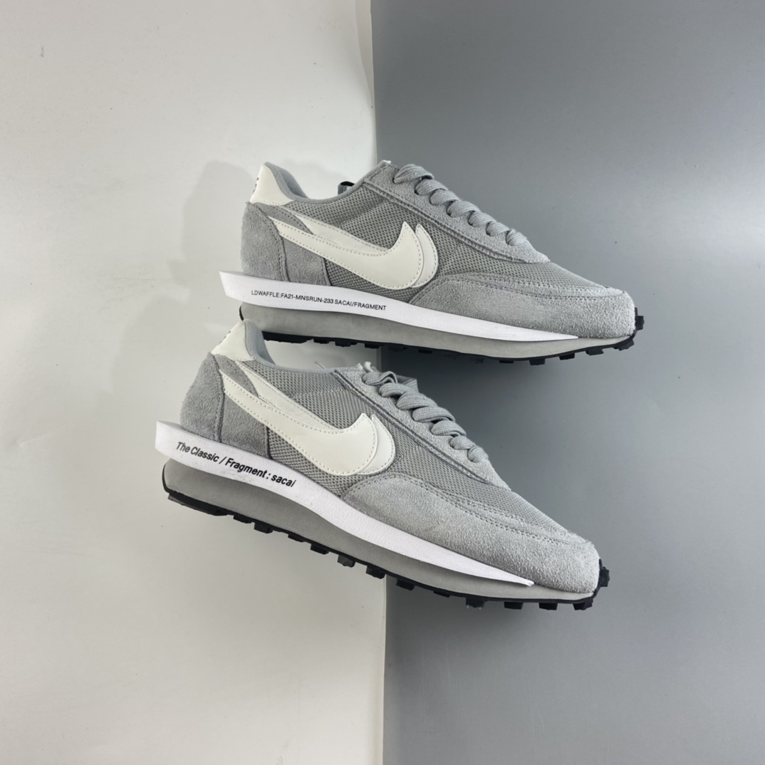 P320  Fragment Design x Sacai x Nike LDWaffle 联名重叠设计前卫华夫变形休闲慢跑鞋 DH2684-001