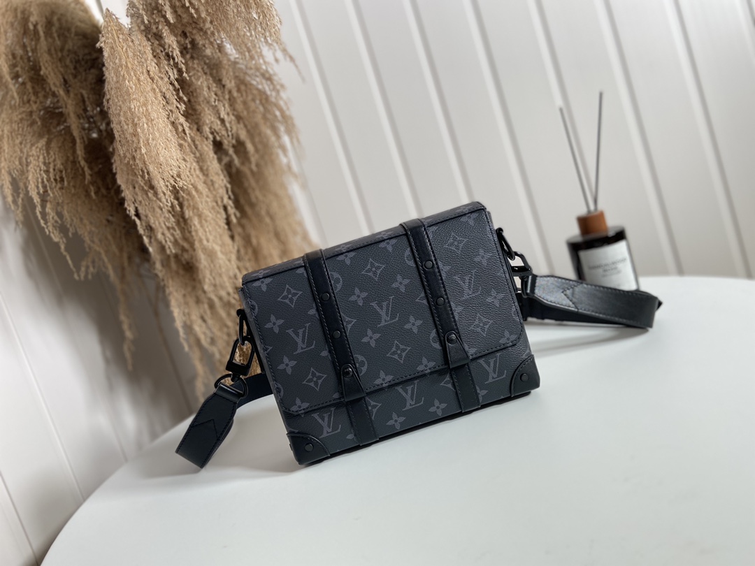 Louis Vuitton Messenger Bags Black Monogram Canvas M45727