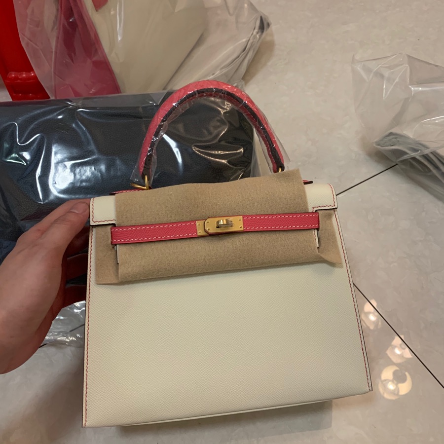 Pedido del cliente: kelly 25cm rosa frambuesa combinado con blanco batido, piel epsom, hebilla dorada cepillada, cosido…