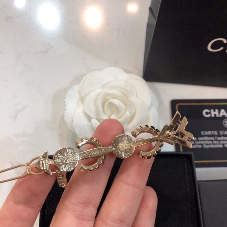 Chanel 小香 Chanel香奈儿 珍珠 发夹 市面 1:1款式开模 材质 小香 Logo 秋冬百搭毛衣 女神