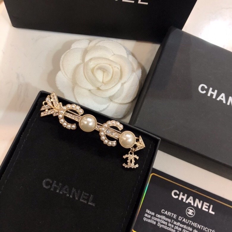 Chanel 小香 Chanel香奈儿 珍珠 发夹 市面 1:1款式开模 材质 小香 Logo 秋冬百搭毛衣 女神