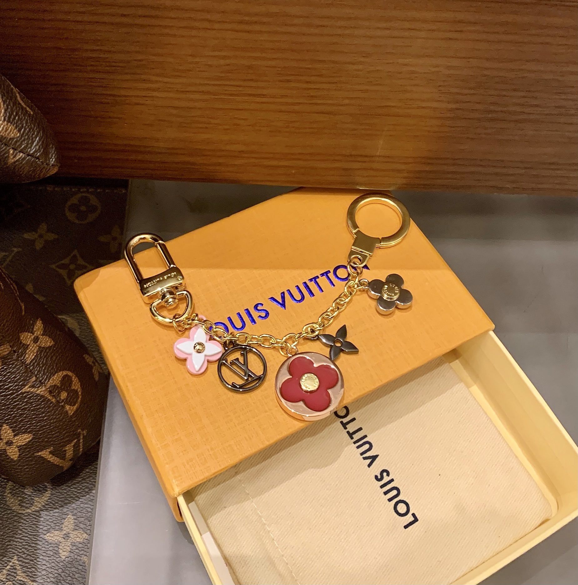 Louis Vuitton Crossbody & Shoulder Bags Chains