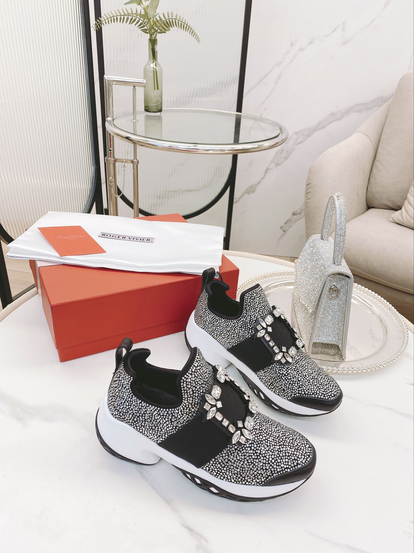 NO:679501,* Tang Yan, Lin Yun and Ruby Lin wear the same aviation casual series loafers!  The trend of light exercise is coming, and it is very suitable for girls who want to increase their height!  Perfectly stretches the leg lines. Original replica. Super correct version. Perfect workmanship details. Very comfortable on the feet. Elegant and versatile. Original molding (made in all RV series). Original customized foam outsole. Material: Original customized breathable mesh. Imported water-dyed sheepskin lining. Hardware. Original 11 molding color/embellished diamond buckle. Code size 34-40. 34/40 customization is non-returnable. Heel height increased by 7cm.  Essential casual shoes for traveling ~ driving ~ sports, casual shoes/sports shoes, loafers, sneakers, sheepskin19860909* 唐嫣、林允、林心如同款航空休闲系列乐福鞋！轻运动风潮来袭,想要增高的小姐姐非常适合这款！完美拉伸腿部线条 原版复刻 版型超正 做工细节完美 ,上脚非常舒适 高雅百搭.原版开模（RV全系列做齐） 鞋底原版定制发泡大底 材质:原版定制透气网面 内里进口水染羊皮内里 五金原版11开模彩/饰钻扣 码数34-40码 34/40定制不退换 跟高内增高7cm 旅游~开车~运动必备休闲款,休闲鞋/运动鞋,loafers,sneakers,sheepskin,Women's Shoes