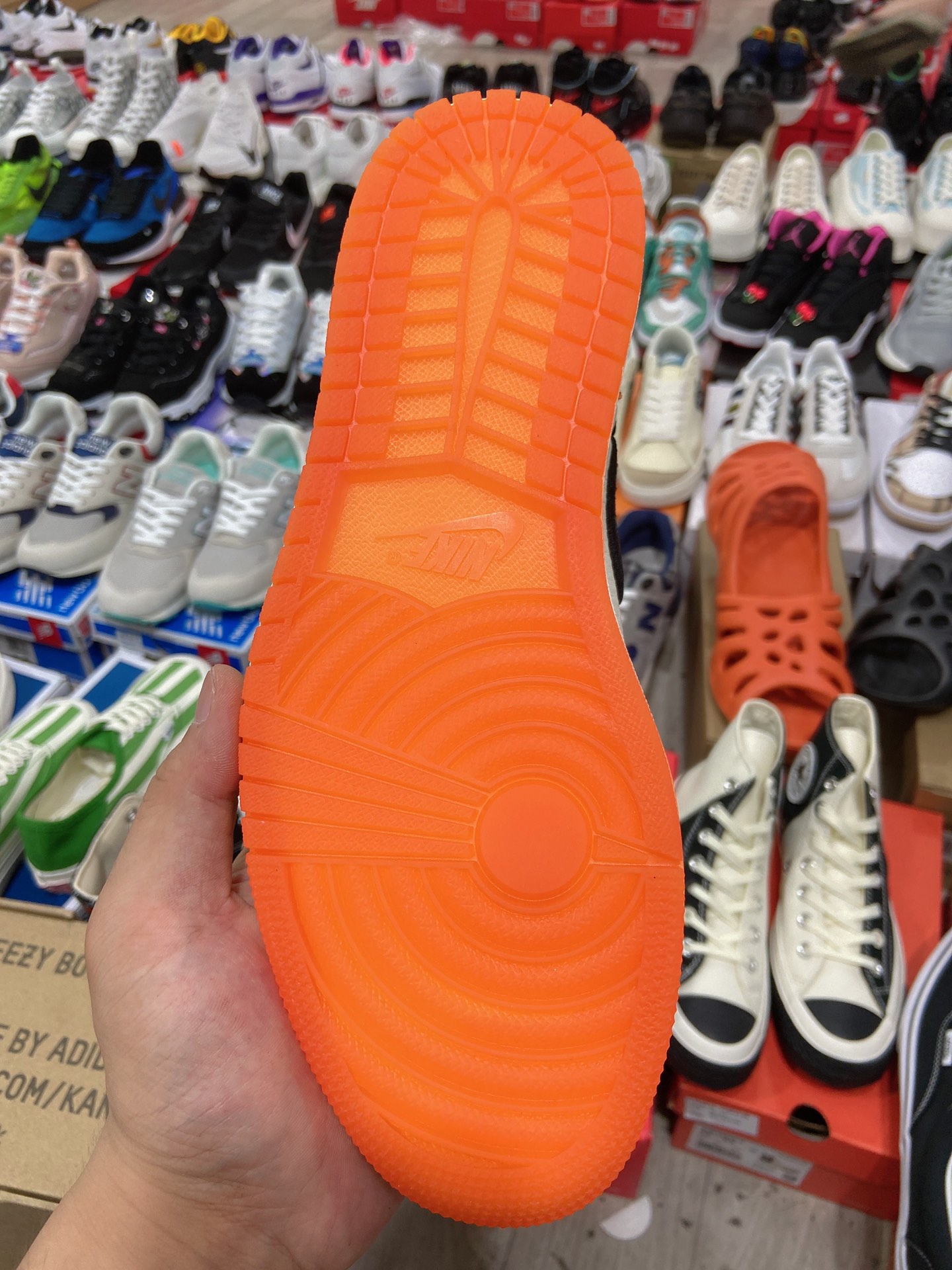 480 乔丹Air Jordan 1 Satin Backboard AJ1 黑橙AV3725-010-莆田鞋,莆田鞋货源,高仿鞋,高仿鞋货源,安福档口,莆田高仿鞋,莆田鞋批发,高仿鞋批发,莆田高仿运动鞋,高仿运动鞋,莆田运动鞋 480 乔丹Air Jordan 1 Satin Backboard AJ1 黑橙AV3725-010