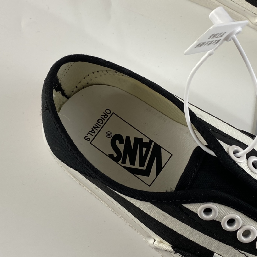 P150 Vans Vault OG Style 43 Lx 万斯高端支线条纹系列硫化板鞋 VN0A3DPB3SY1