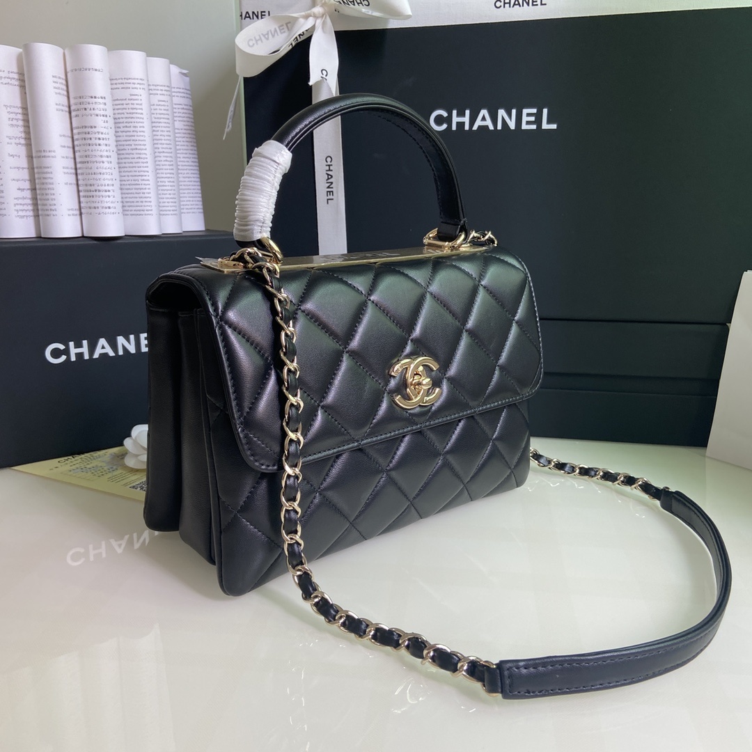 CHANEL92236V格秋冬最新五金原单品质刘诗诗同款采用进口绵羊皮多隔层顶尖的制作完美的手工.上身效