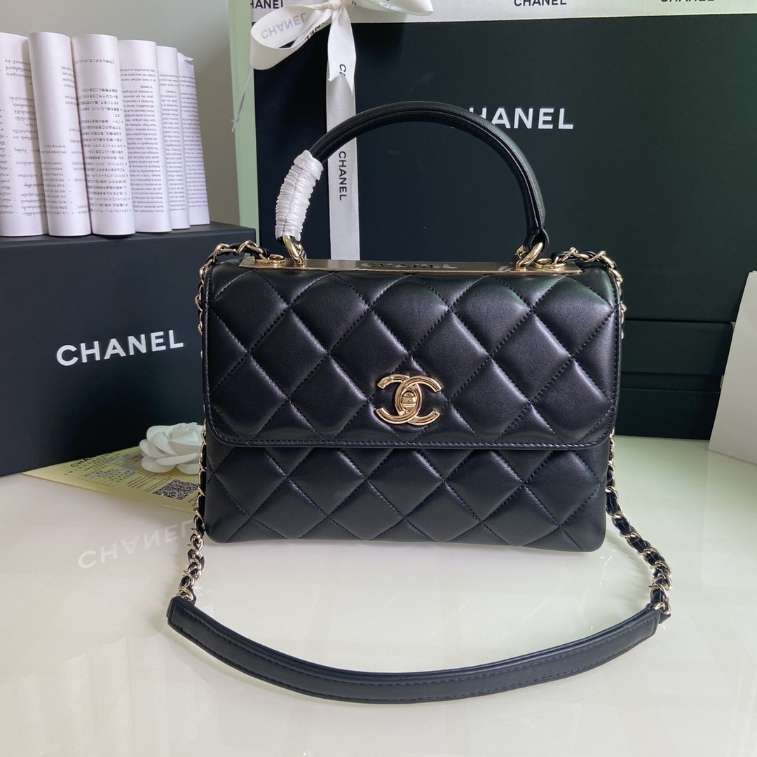 CHANEL92236V格秋冬最新五金原单品质刘诗诗同款采用进口绵羊皮多隔层顶尖的制作完美的手工.上身效