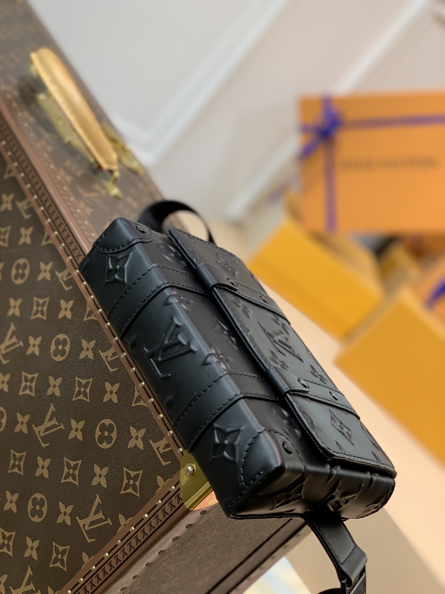 Louis Vuitton LV Trunk Slingbag M57952黑色