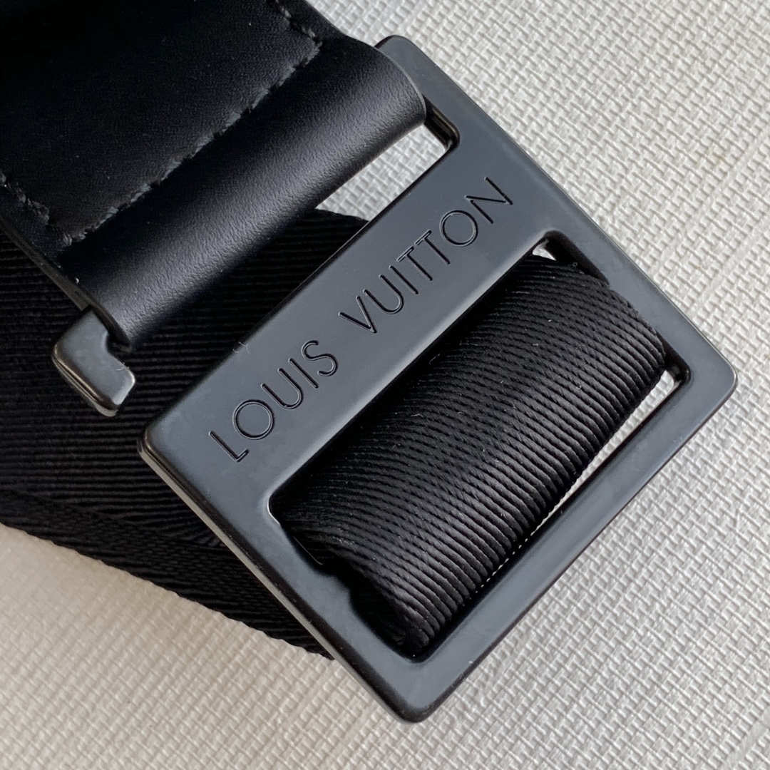 Louis Vuitton LV Trunk Slingbag M57952黑色