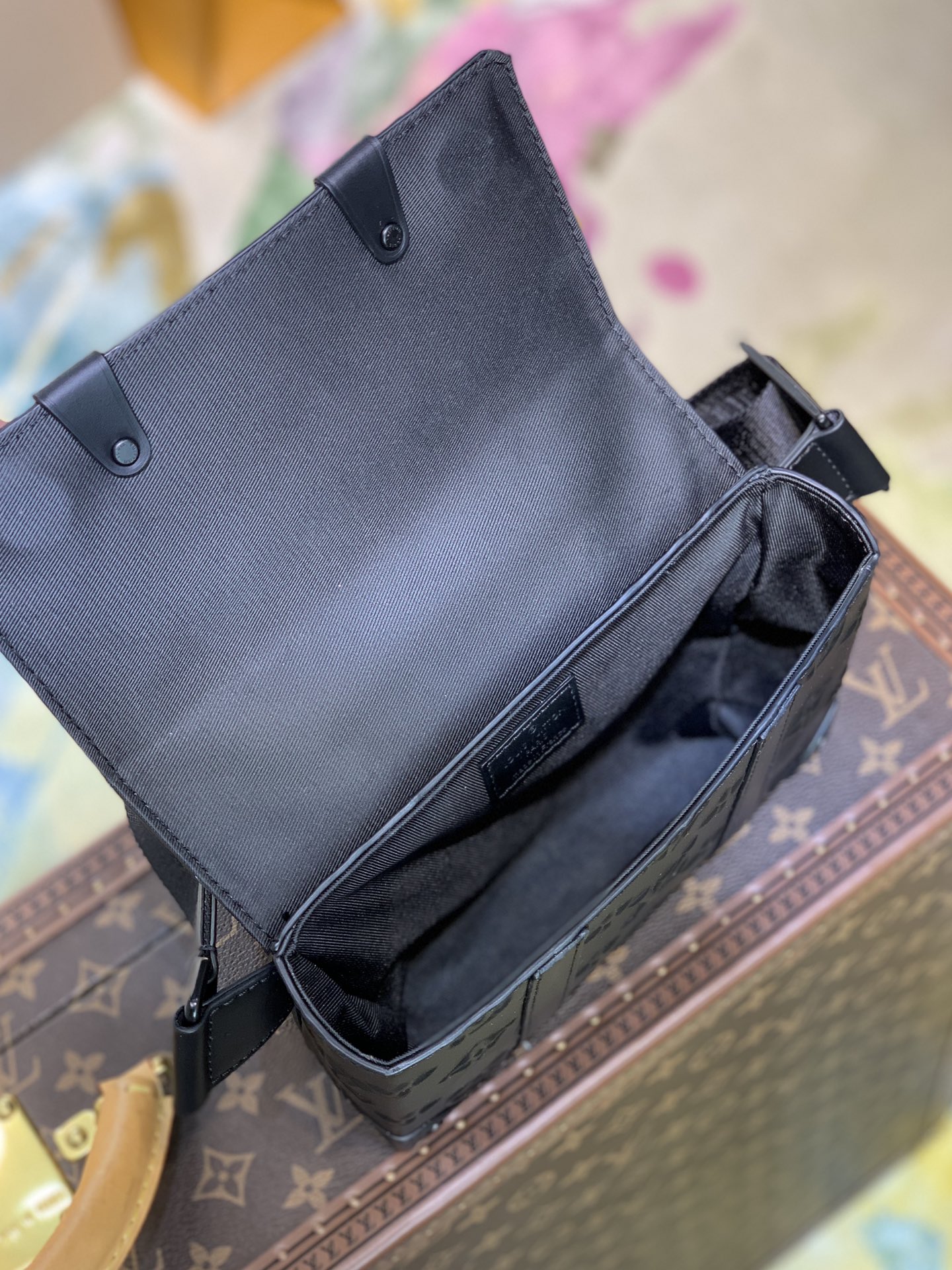 Louis Vuitton LV Trunk Slingbag M57952黑色