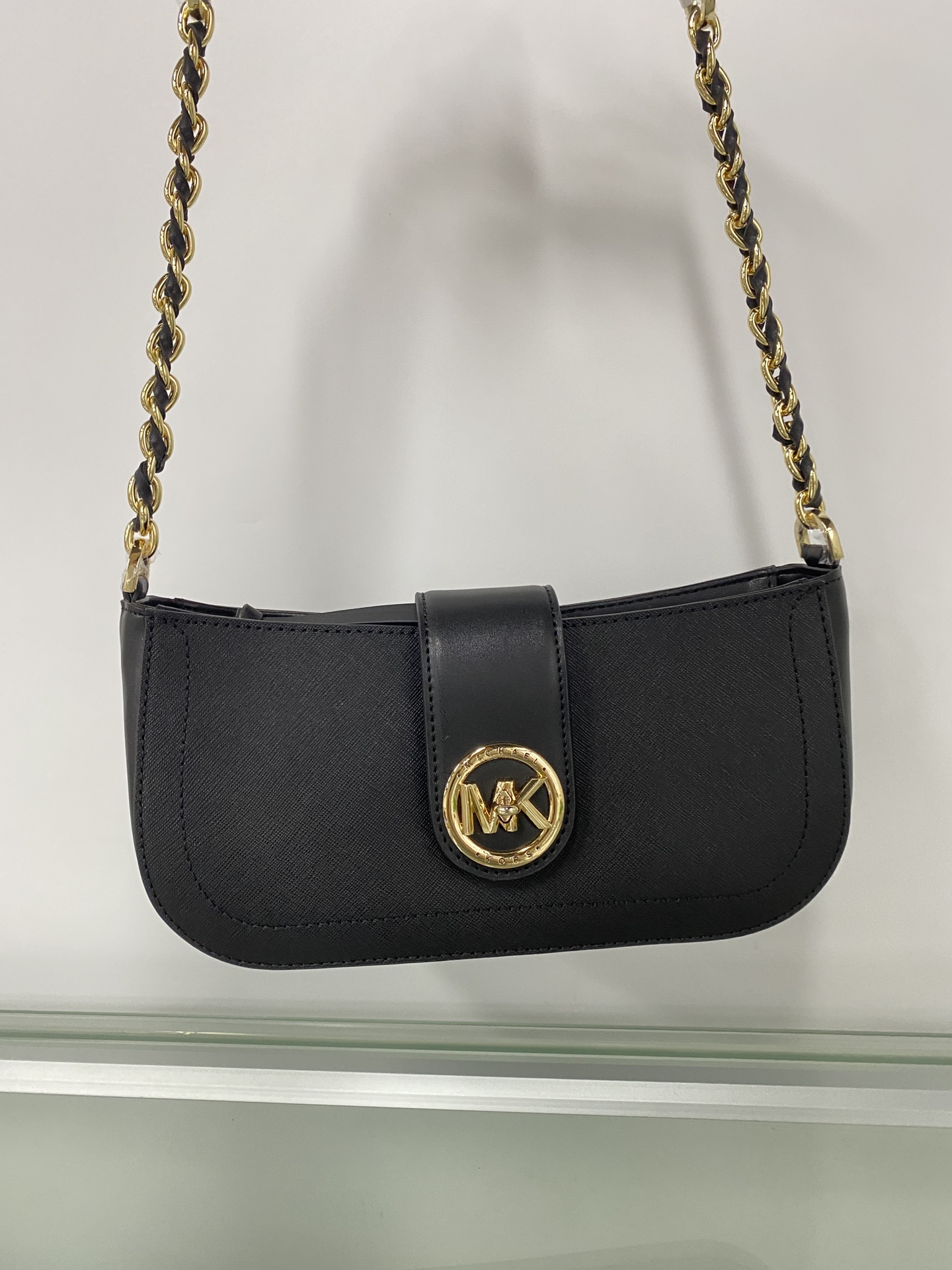 Michael Kors ～MK Carmen 超小号十字纹腋下包新月包迷你手提单肩包 散发一股年轻气息 而优雅