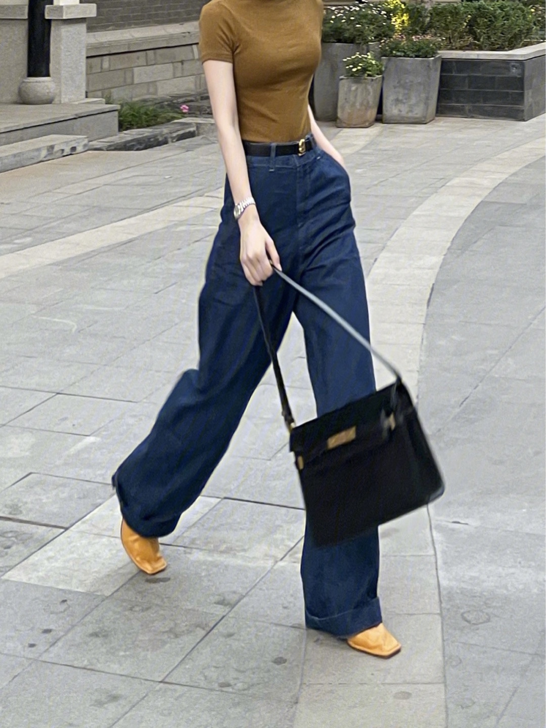 Ysl 𝑴𝒂𝒏𝒉𝒂𝒕𝒕𝒂𝒏 29CM曼哈顿法棍包 579271黑色牙签纹金扣