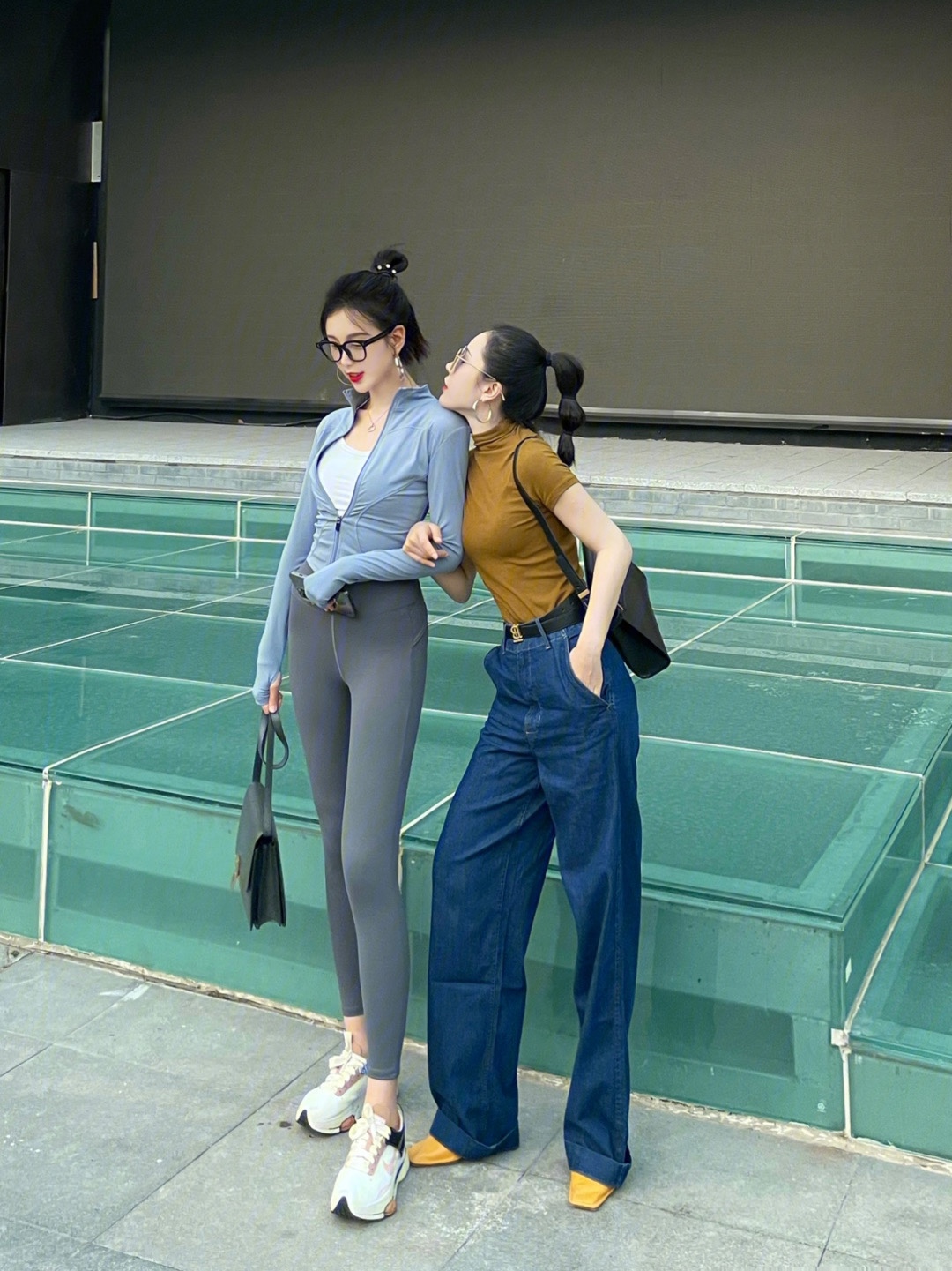 Ysl 𝑴𝒂𝒏𝒉𝒂𝒕𝒕𝒂𝒏 29CM曼哈顿法棍包 579271黑色牙签纹金扣