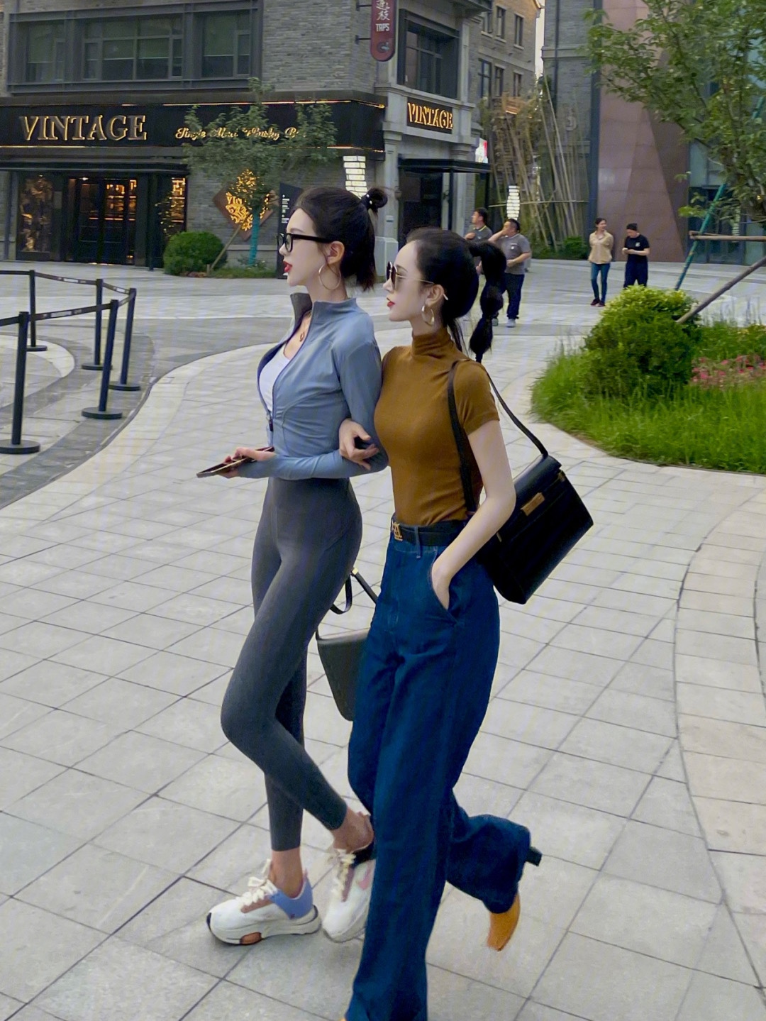 Ysl 𝑴𝒂𝒏𝒉𝒂𝒕𝒕𝒂𝒏 29CM曼哈顿法棍包 579271黑色牙签纹金扣