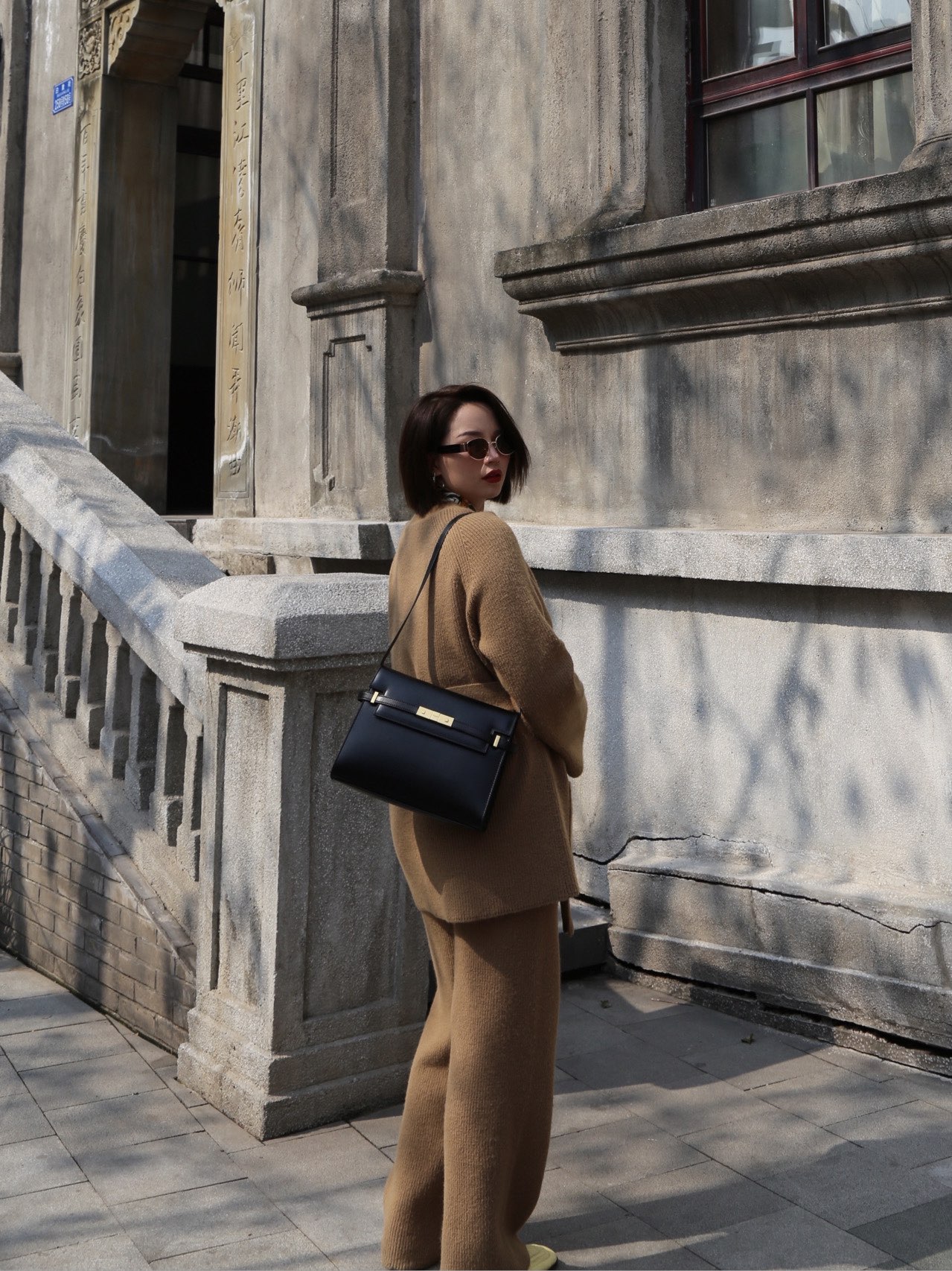 Ysl 𝑴𝒂𝒏𝒉𝒂𝒕𝒕𝒂𝒏 29CM曼哈顿法棍包 579271黑色牙签纹金扣