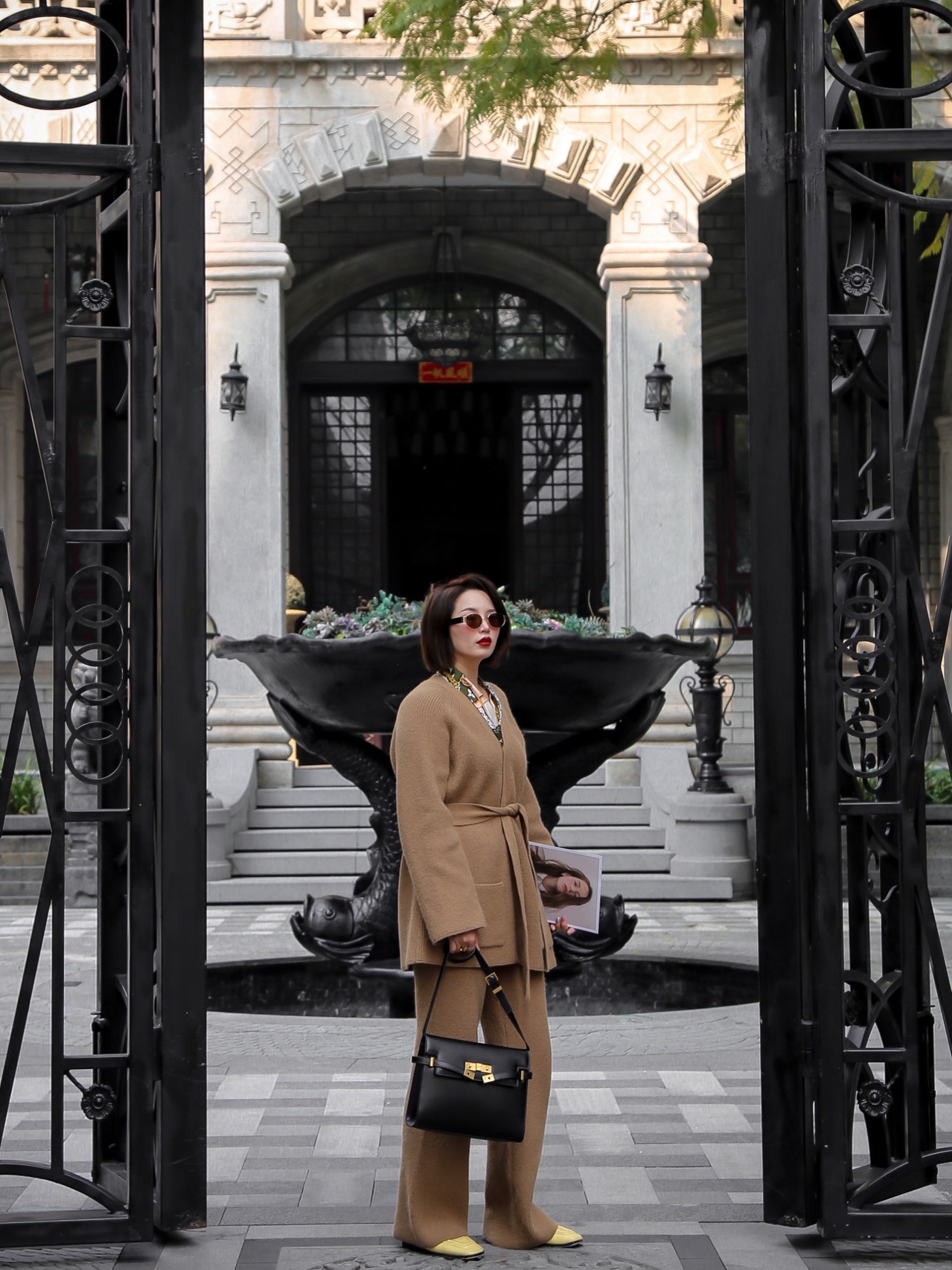 Ysl 𝑴𝒂𝒏𝒉𝒂𝒕𝒕𝒂𝒏 29CM曼哈顿法棍包 579271黑色牙签纹金扣