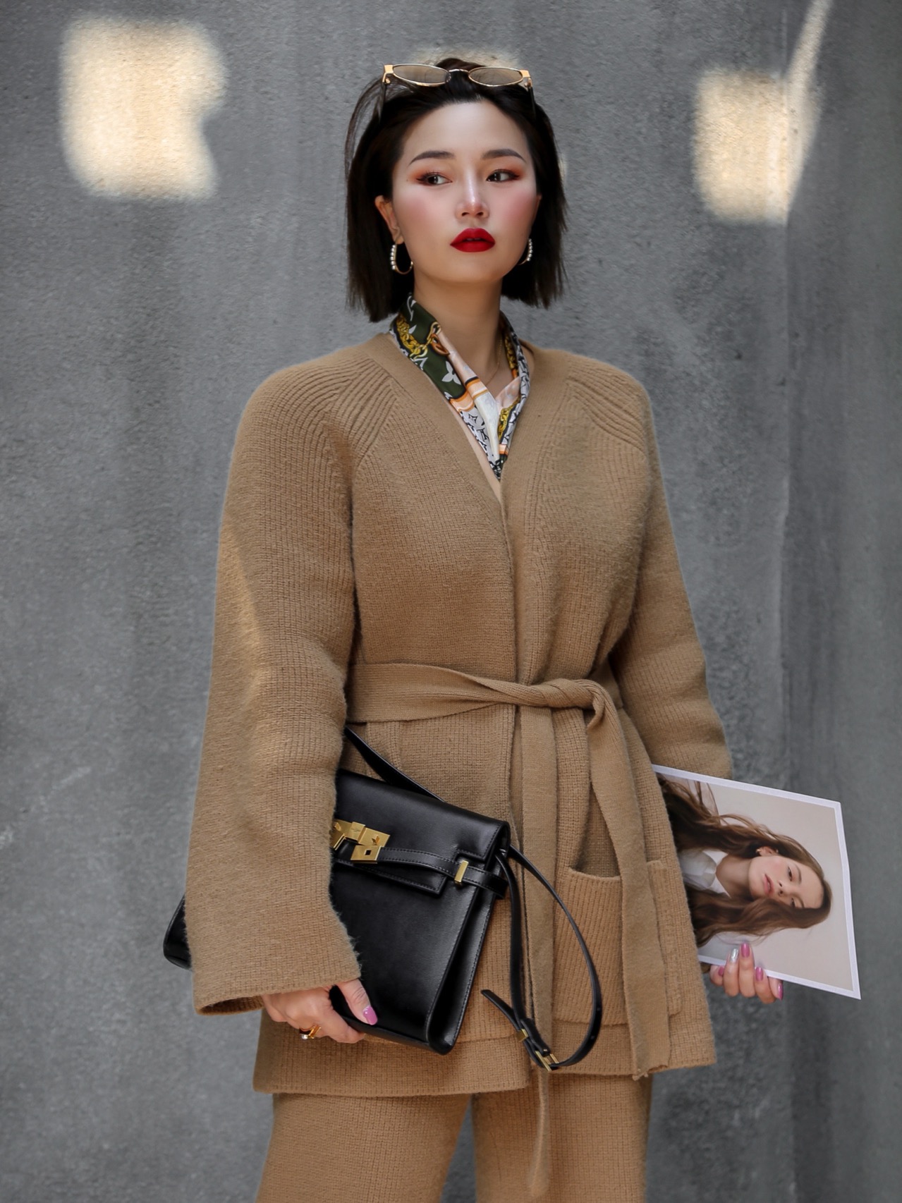 Ysl 𝑴𝒂𝒏𝒉𝒂𝒕𝒕𝒂𝒏 29CM曼哈顿法棍包 579271黑色牙签纹金扣