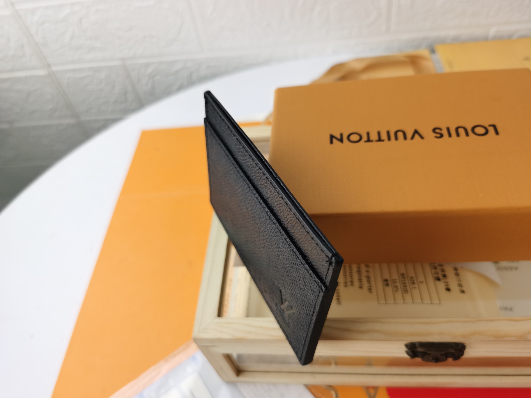 高品質名刺入れ M61733 横型カードケース 簡潔で使いやすい