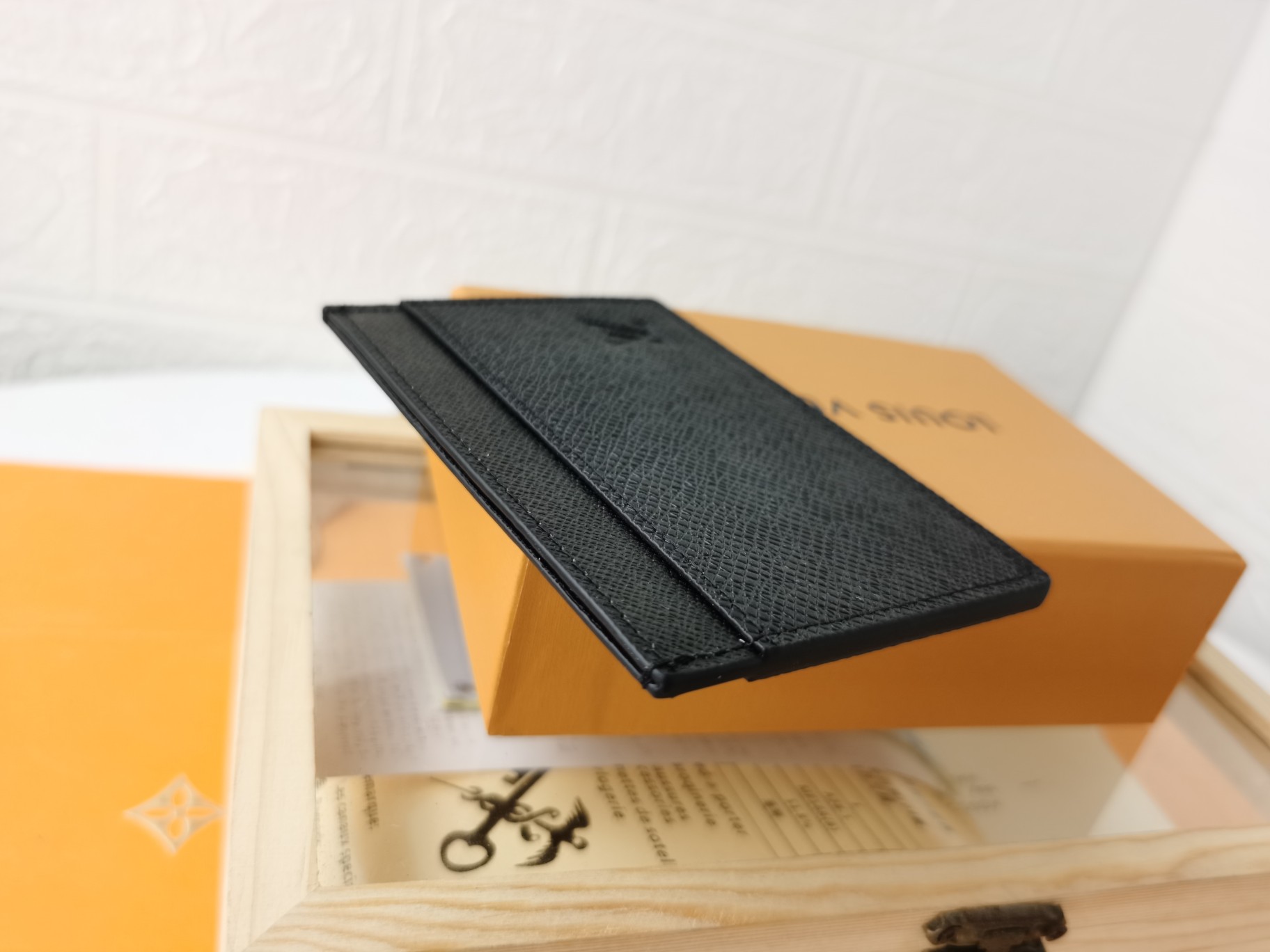 高品質名刺入れ M61733 横型カードケース 簡潔で使いやすい