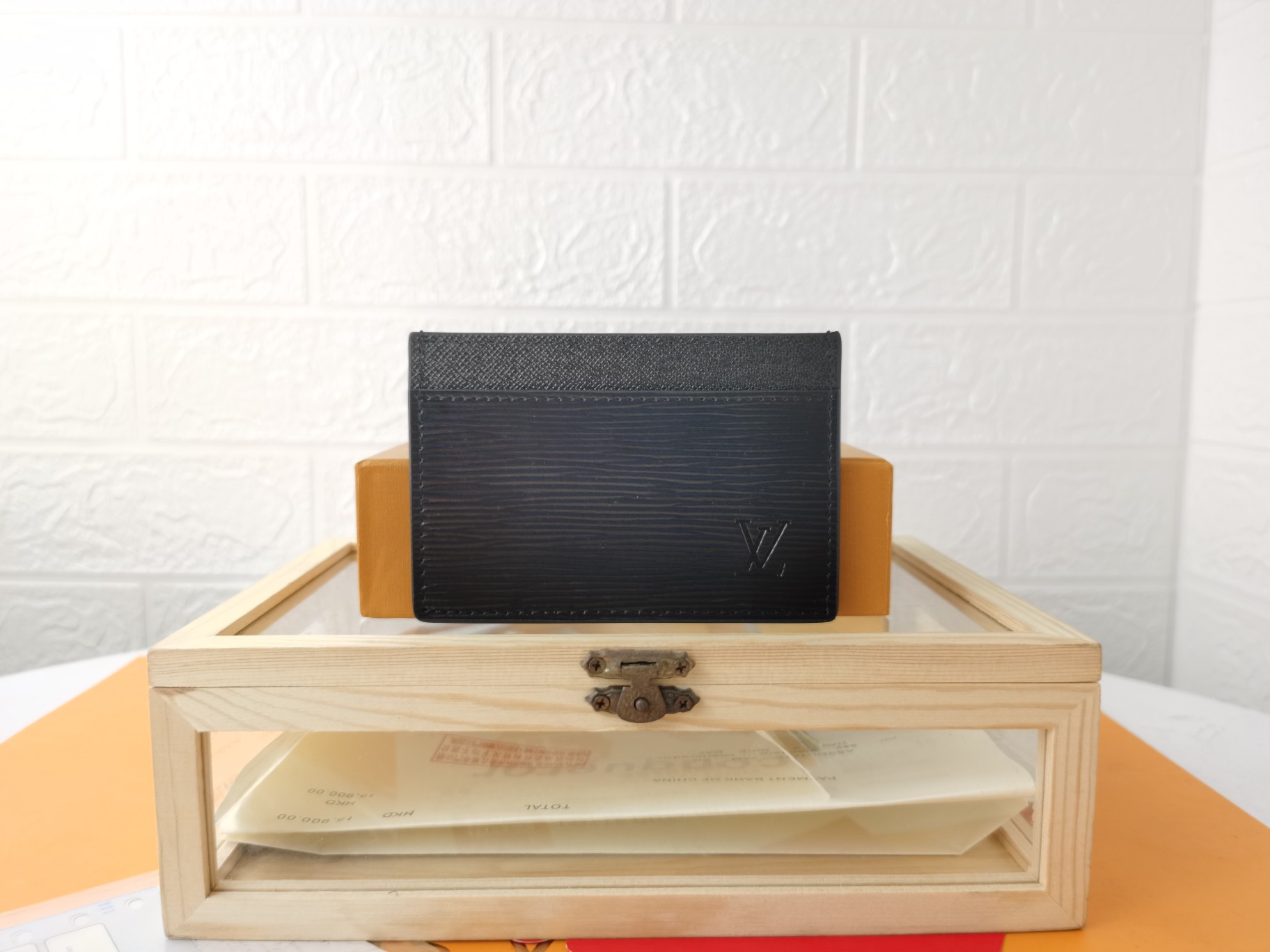 P180 名刺入れ M61733 - スリムで機能的なカードホルダー