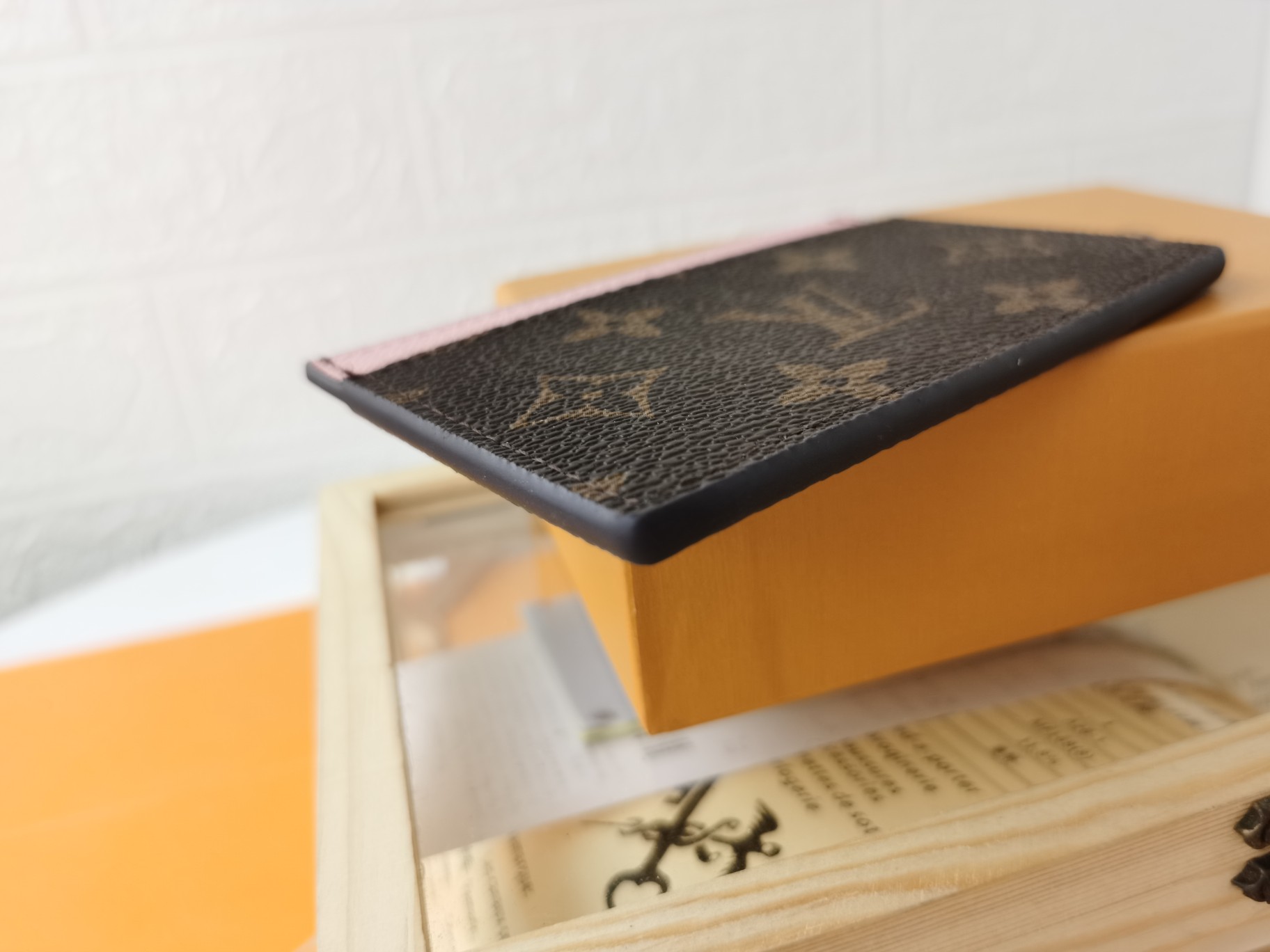 高級名刺入れ M61733 横型カードケース シンプルで実用的