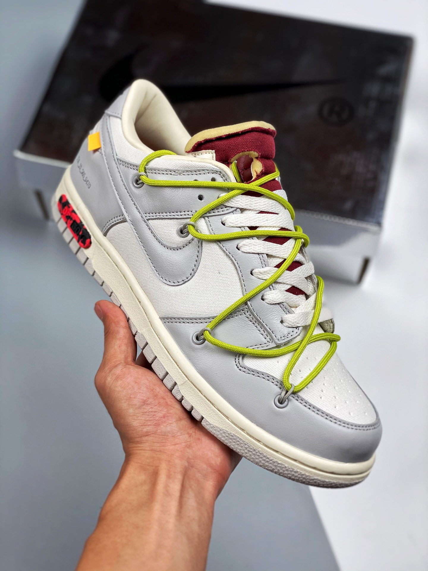 Off White x Futura x Nike Dunk Low Black Orange colaboración triple, zapatillas de skate Nike. El estilo de diseño es e…
