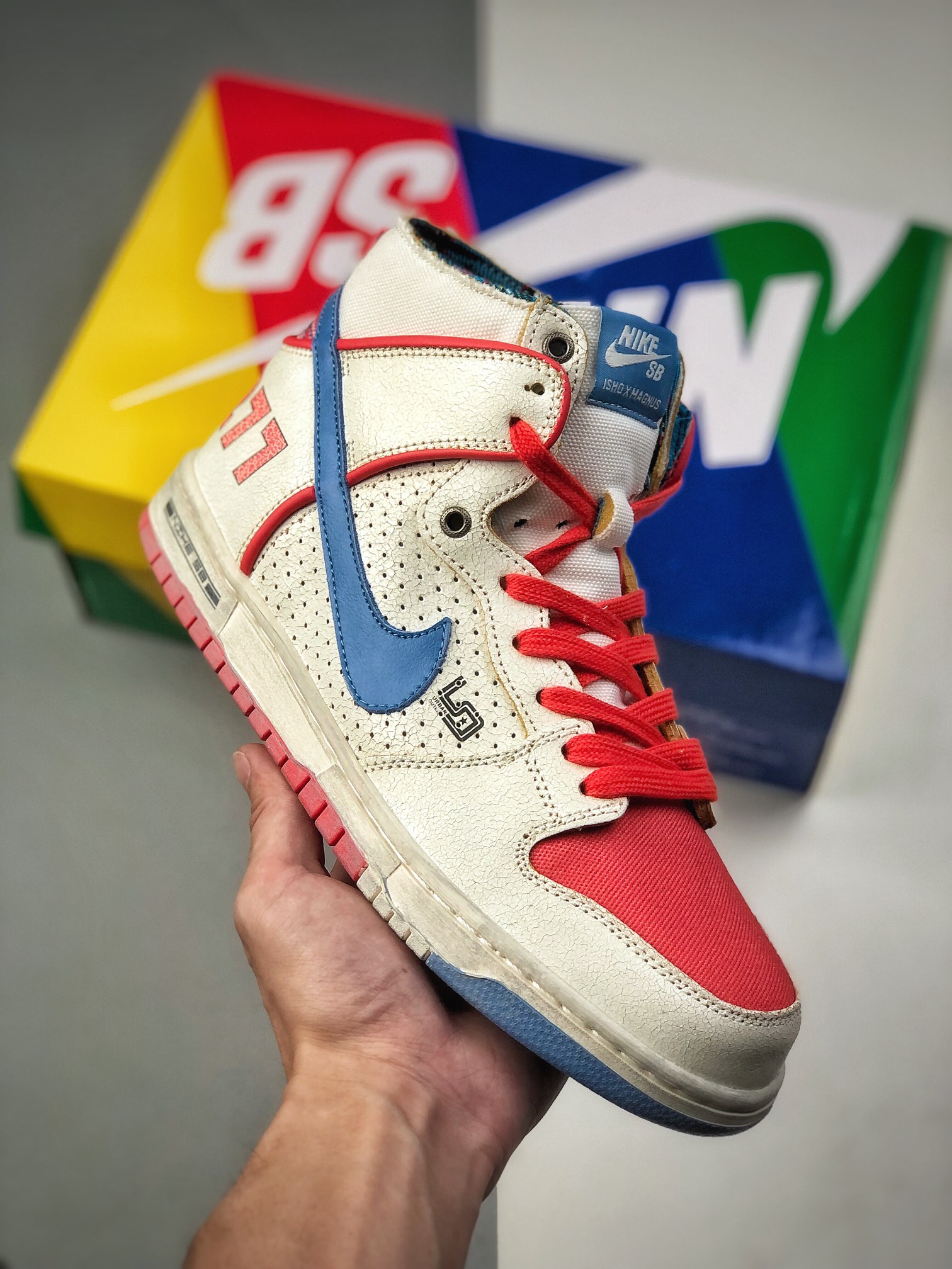 Pure original new Nike Dunk Hi new colorway exposed, this time not a regular model. Nike SB collaborated with Magnus Wa…