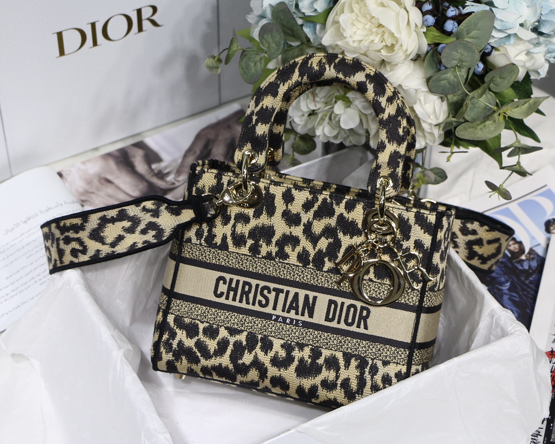 DIOR сумка Lady Dior леопардовая вышивка тканевая широкая ручка