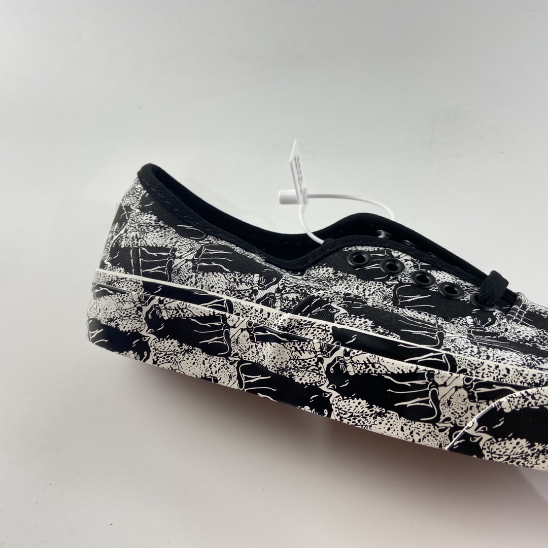 P160 Opening Ceremony x Vans Authentic 黑豹满印 联名鞋款 VN0A348A43M