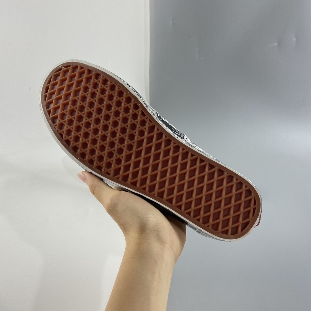 P160 Opening Ceremony x Vans Authentic 黑豹满印 联名鞋款 VN0A348A43M