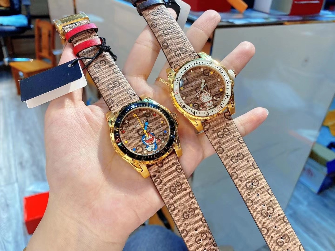 Gucci 古驰 Doraemon x Gucci Dive 联名系列腕表 结合单向旋转表圈潜水表 元素
